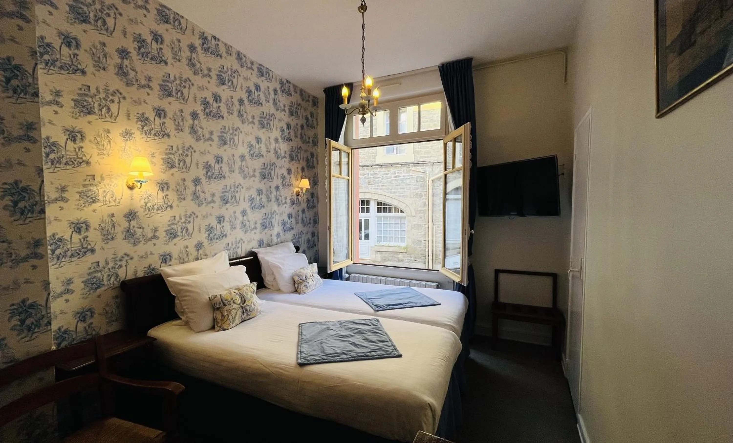 Bedroom, Bed in Logis Hôtel Restaurant le Printania