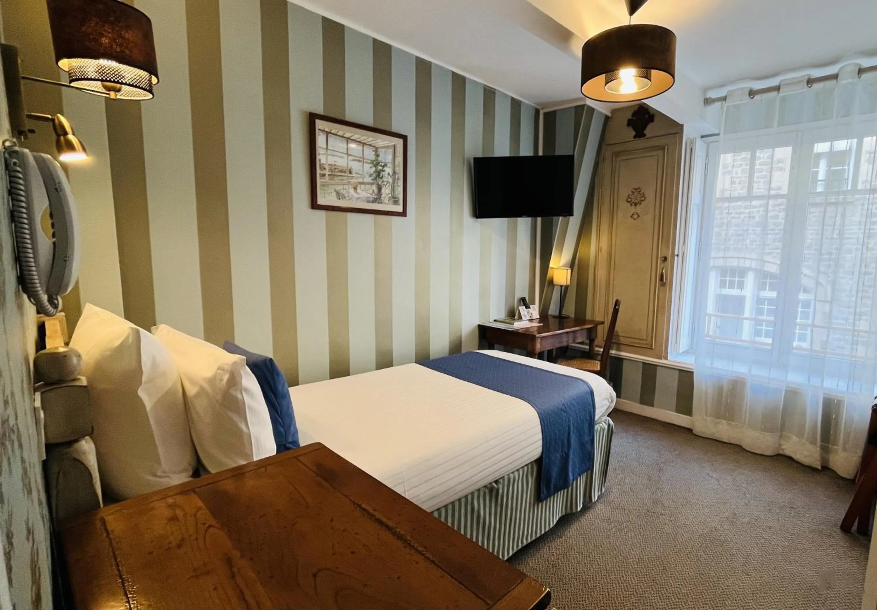 Bedroom, Bed in Logis Hôtel Restaurant le Printania