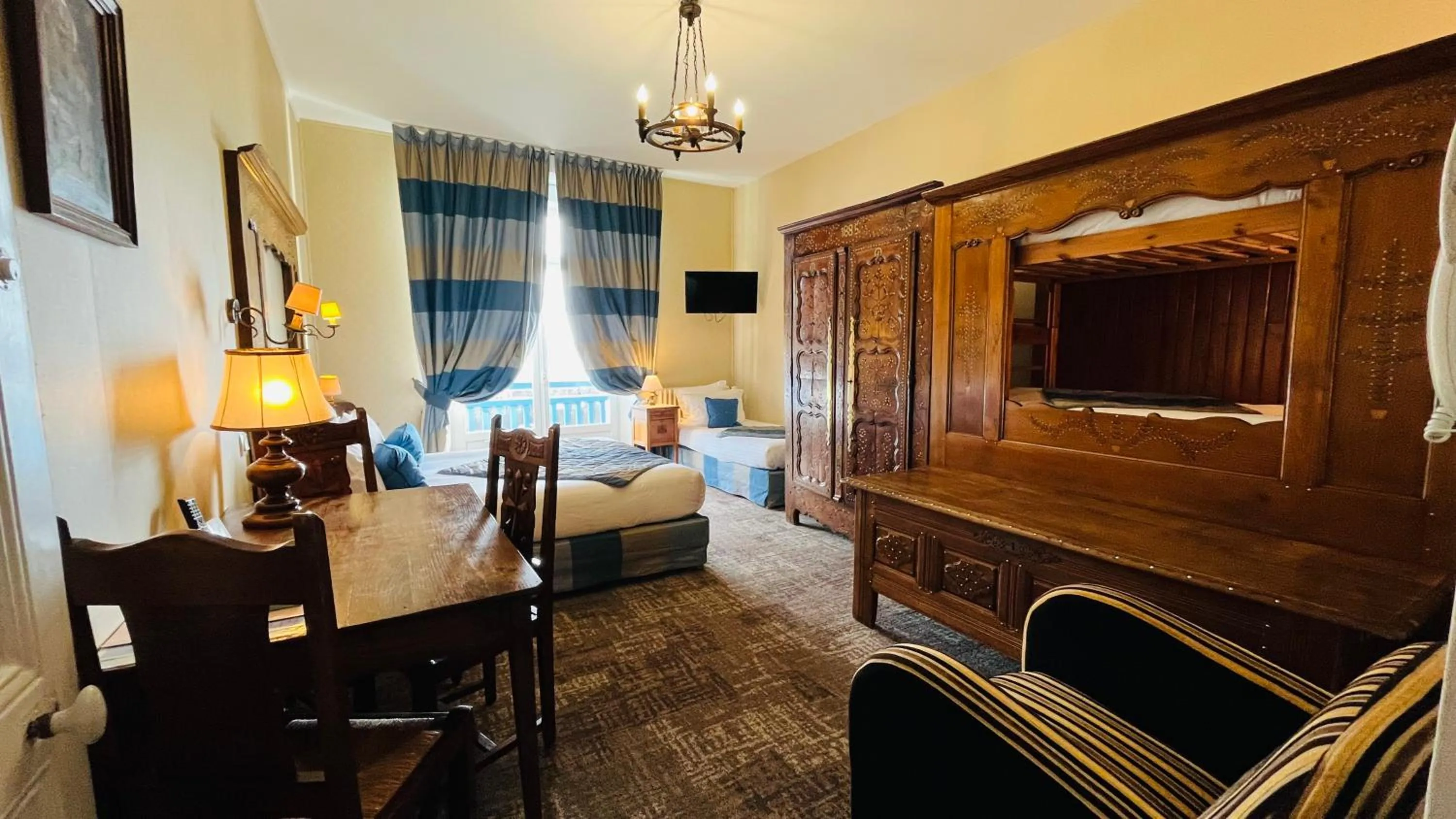 Bedroom, Bed in Logis Hôtel Restaurant le Printania