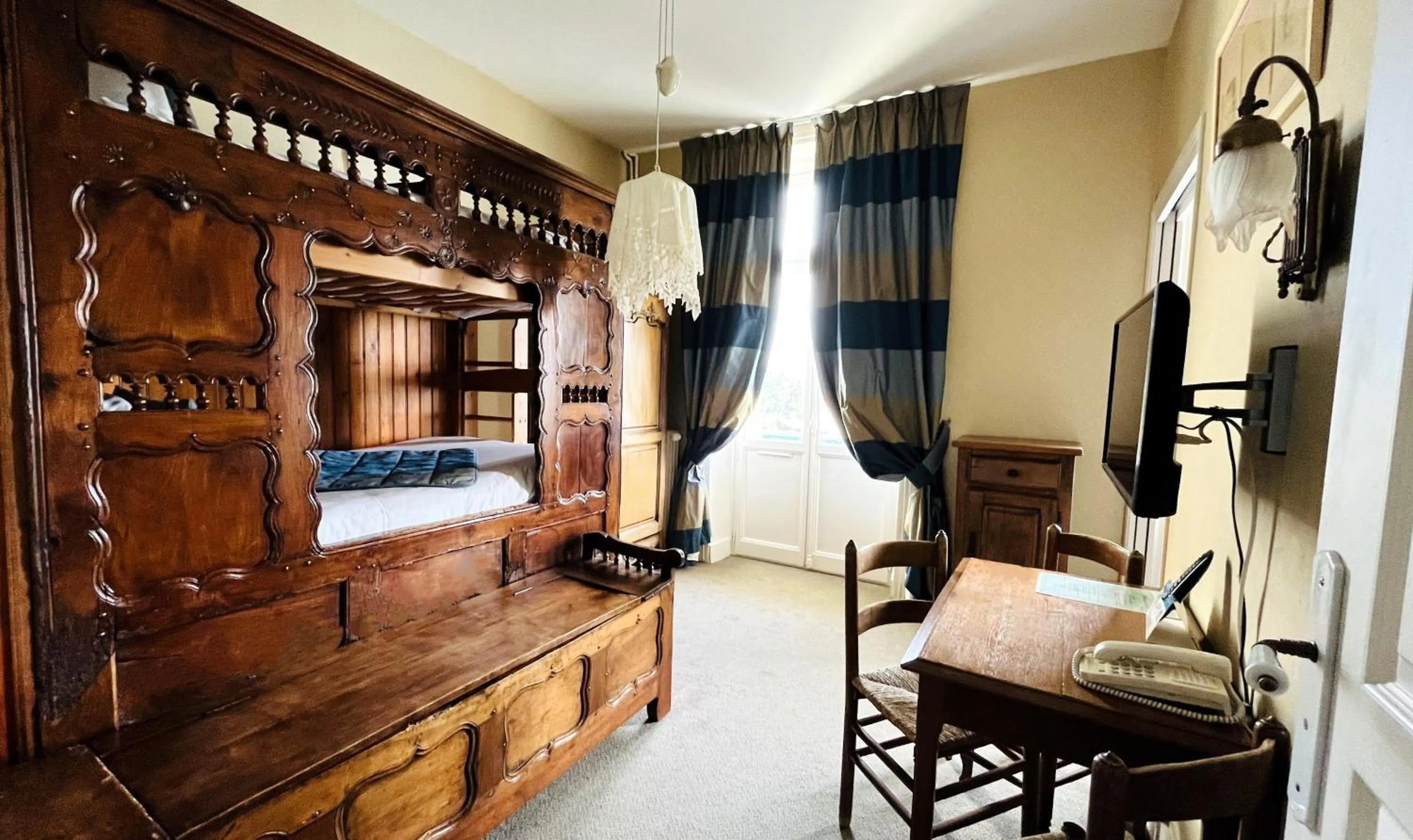 Bedroom, Bed in Logis Hôtel Restaurant le Printania