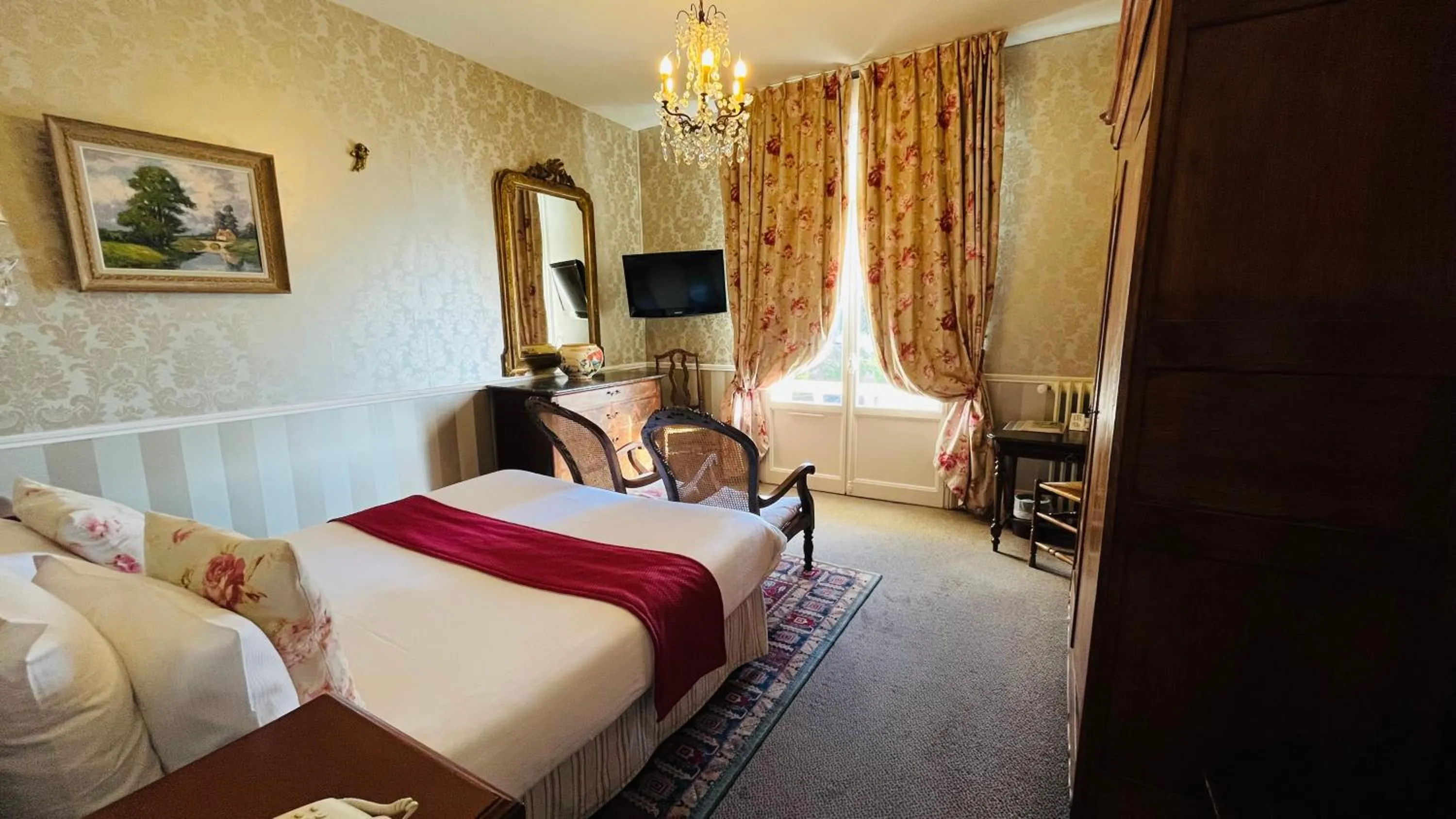 Sea view, Bed in Logis Hôtel Restaurant le Printania