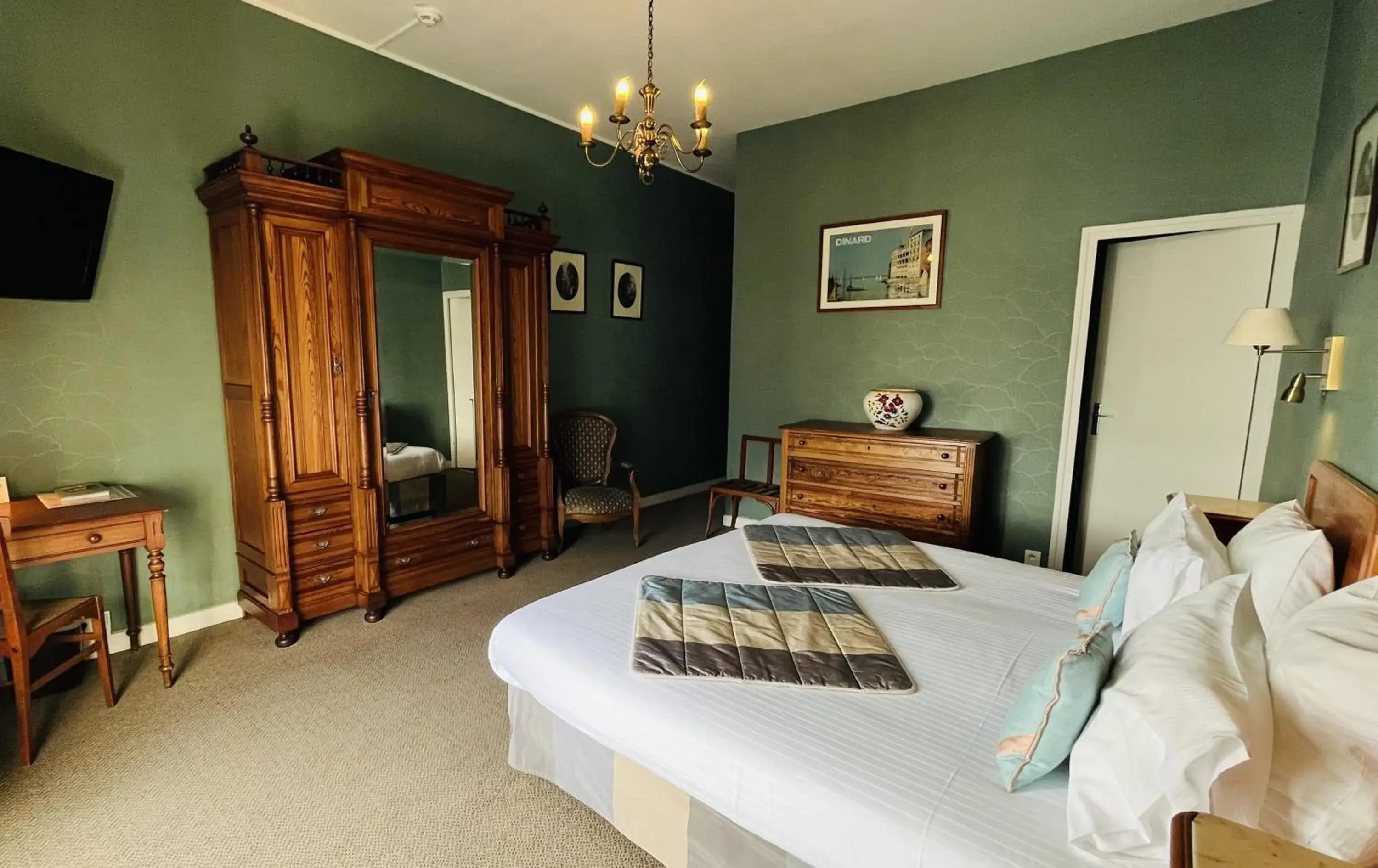 Double or Twin Room with Sea View in Logis Hôtel Restaurant le Printania Double or Twin Room with Sea View in Logis Hôtel Restaurant le Printania