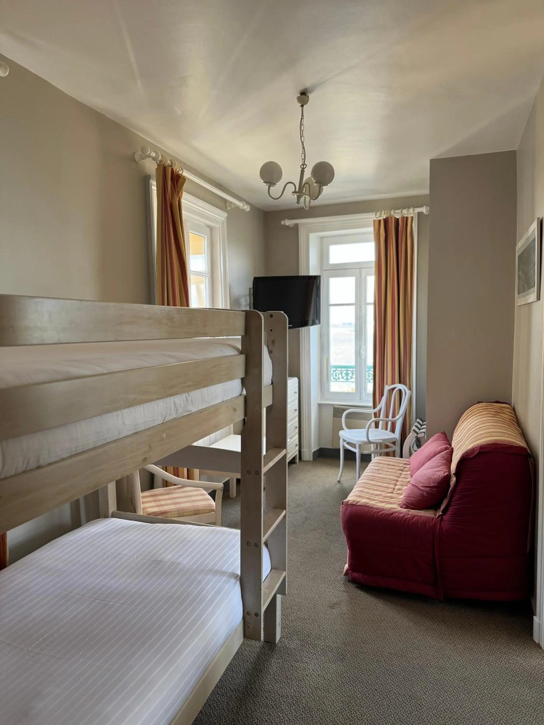 Sea view, Bed in Logis Hôtel Restaurant le Printania