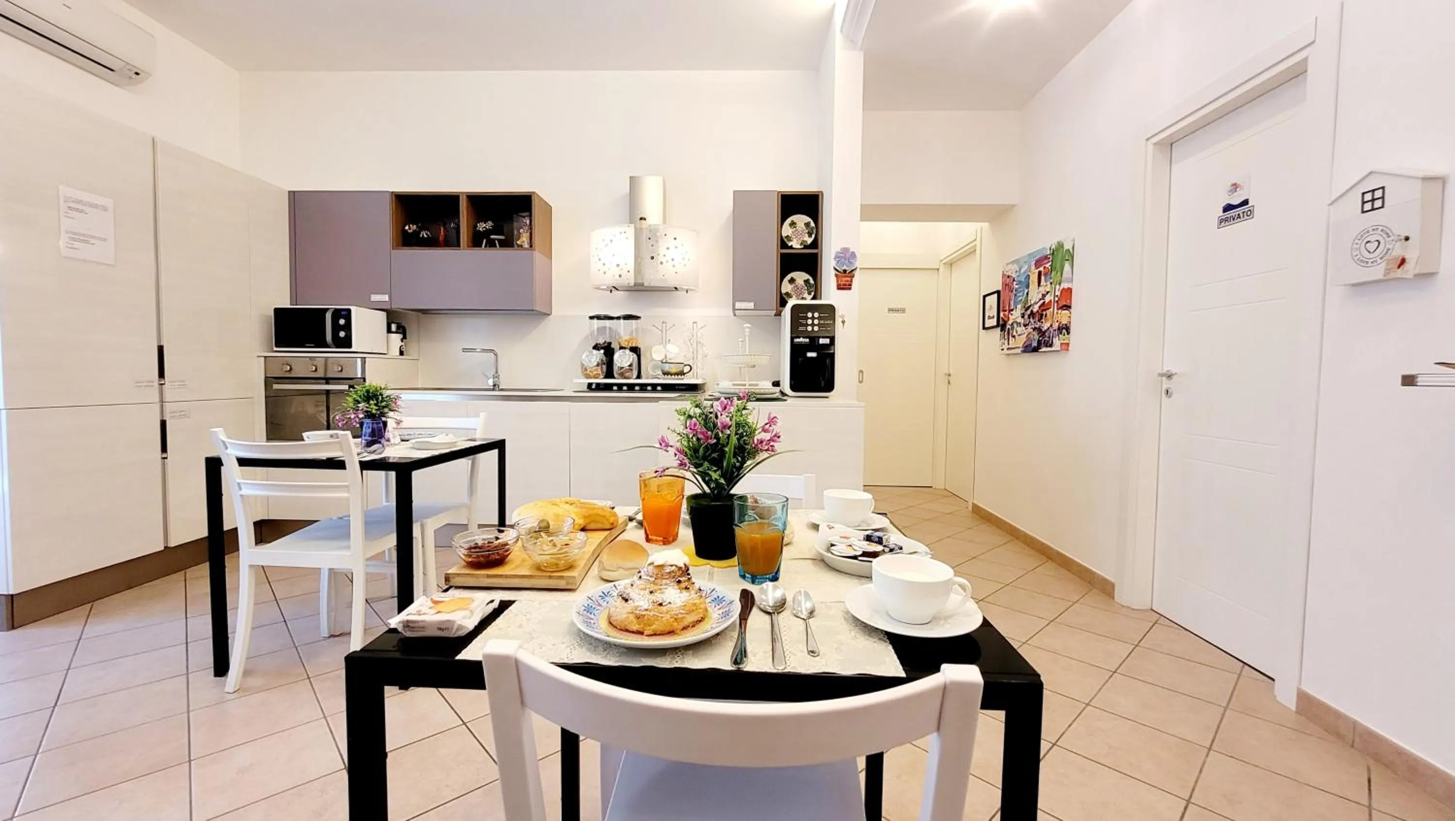 Dining area in Zanzibar - Charming Rooms and Apartments
