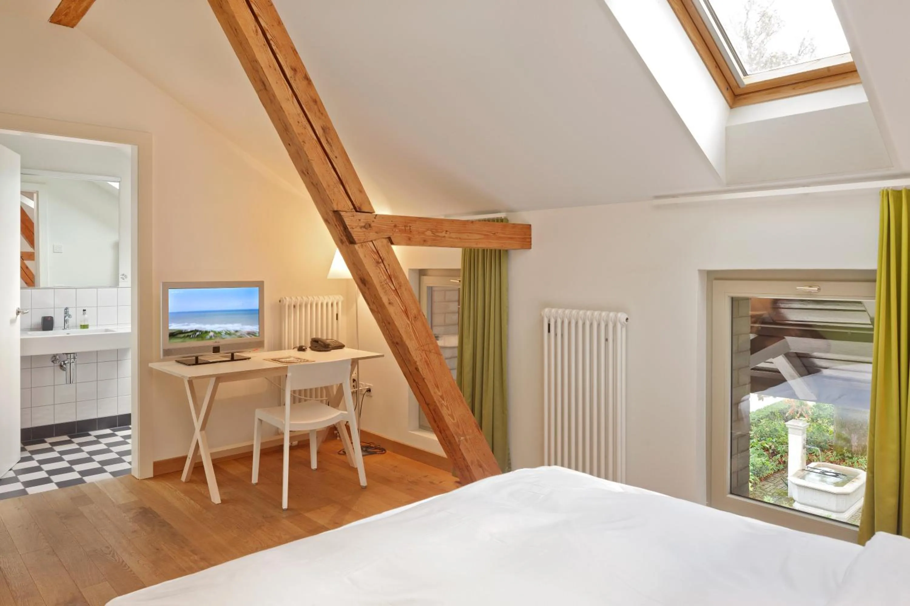 Photo of the whole room, Bed in Boutique-Hotel Auberge Langenthal