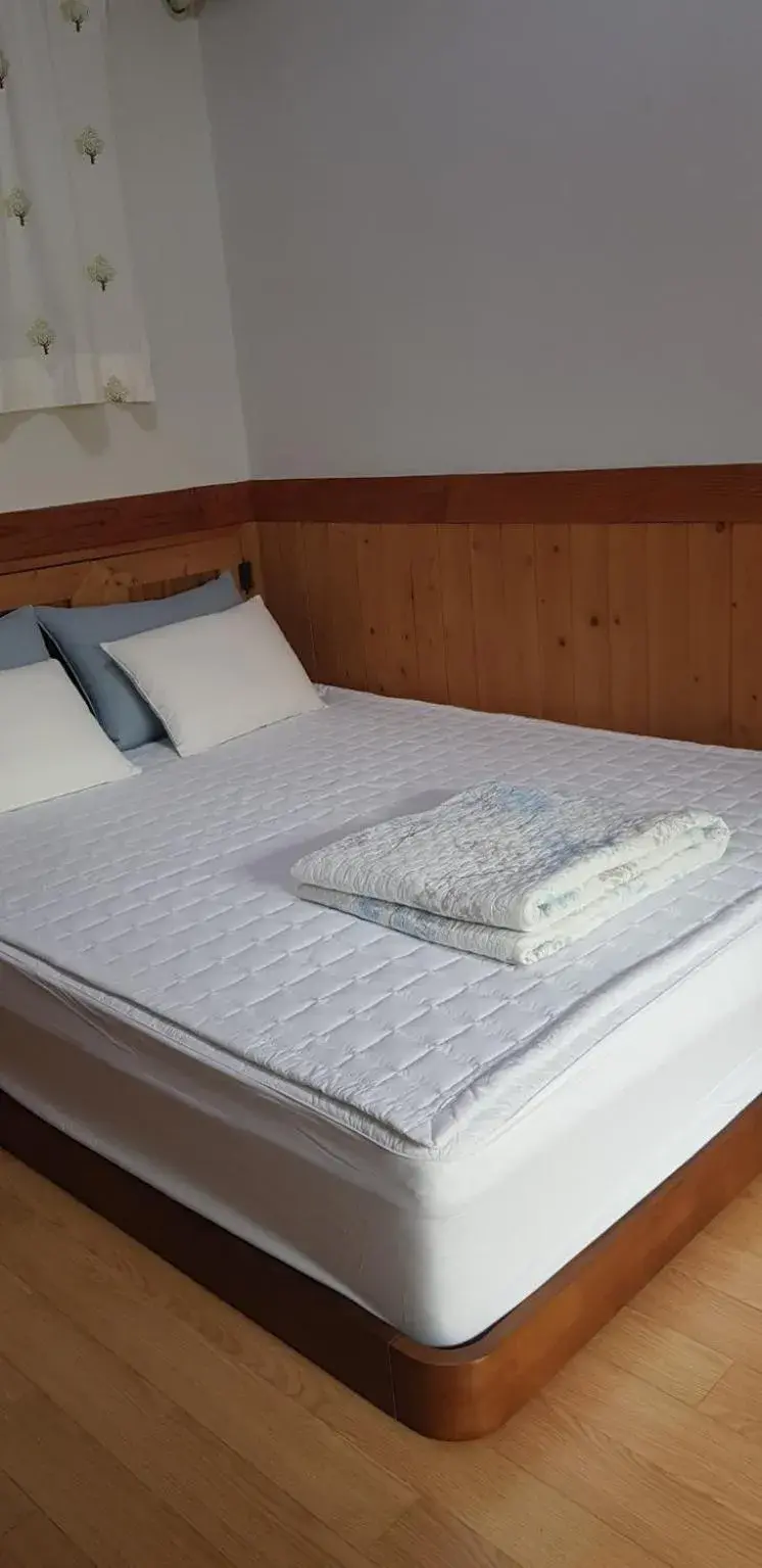 Quadruple Room with Private Bathroom - single occupancy in Starlight Rest Area Quadruple Room with Private Bathroom - single occupancy in Starlight Rest Area