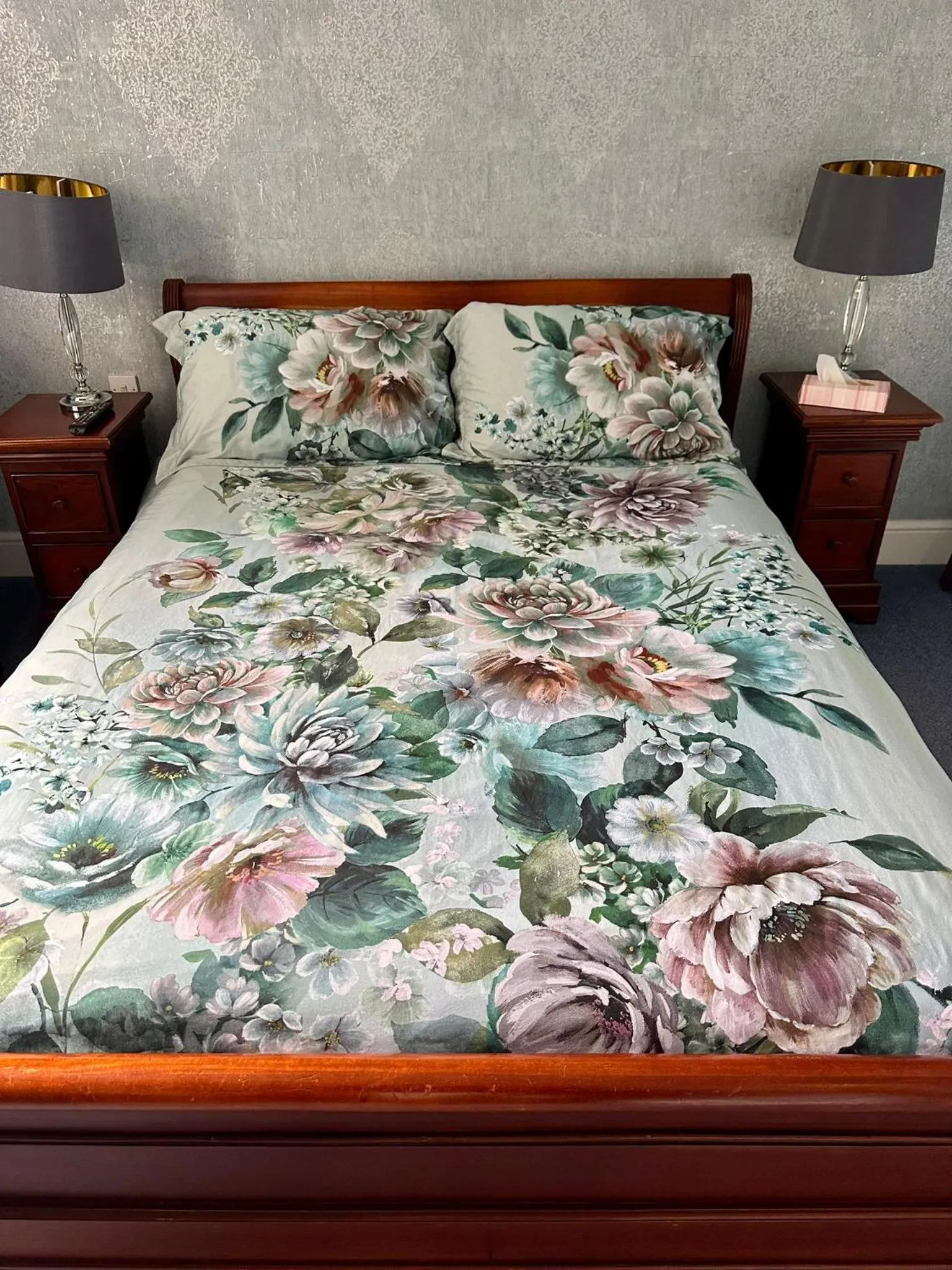 Bed in Manor Inn Galmpton