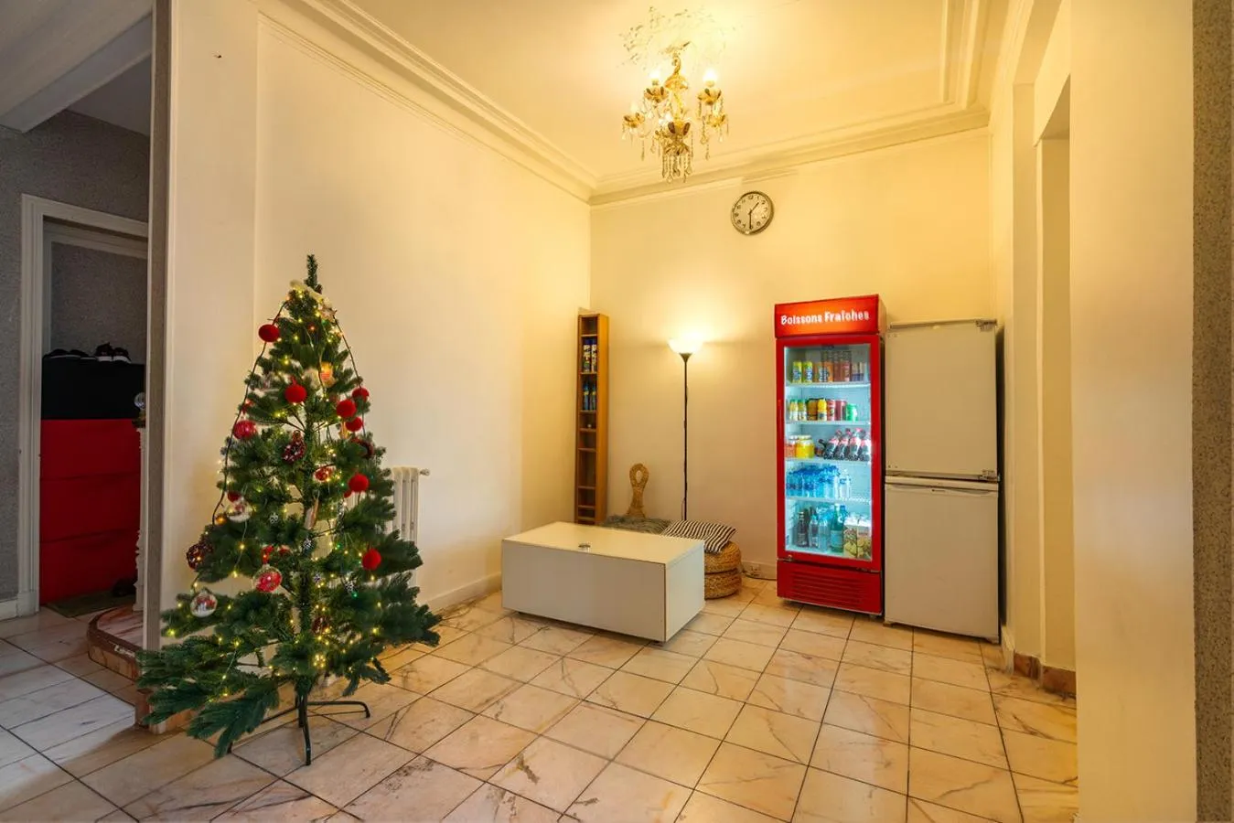 Lobby or reception in Cameleon Paris Guesthouse