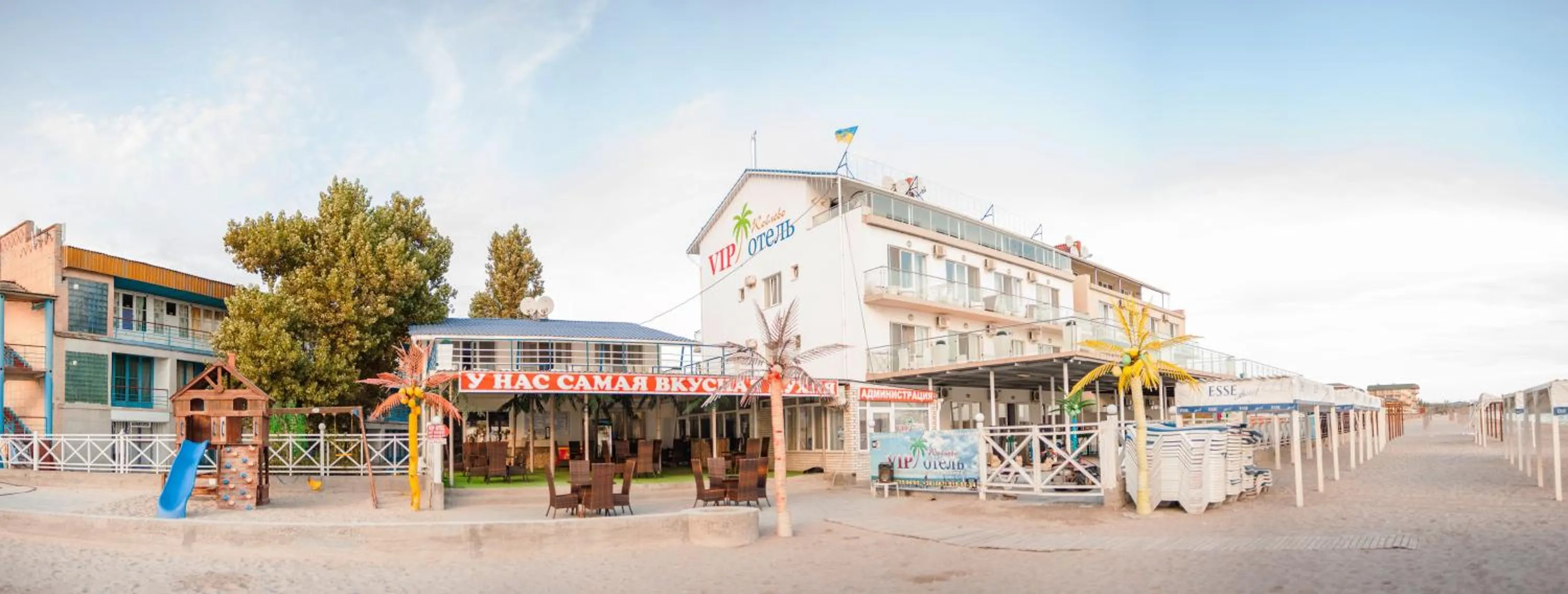 Facade/entrance in VIP Hotel