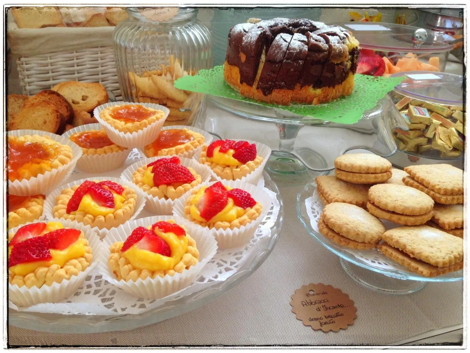 Buffet breakfast in Incanto di Luna Hotel