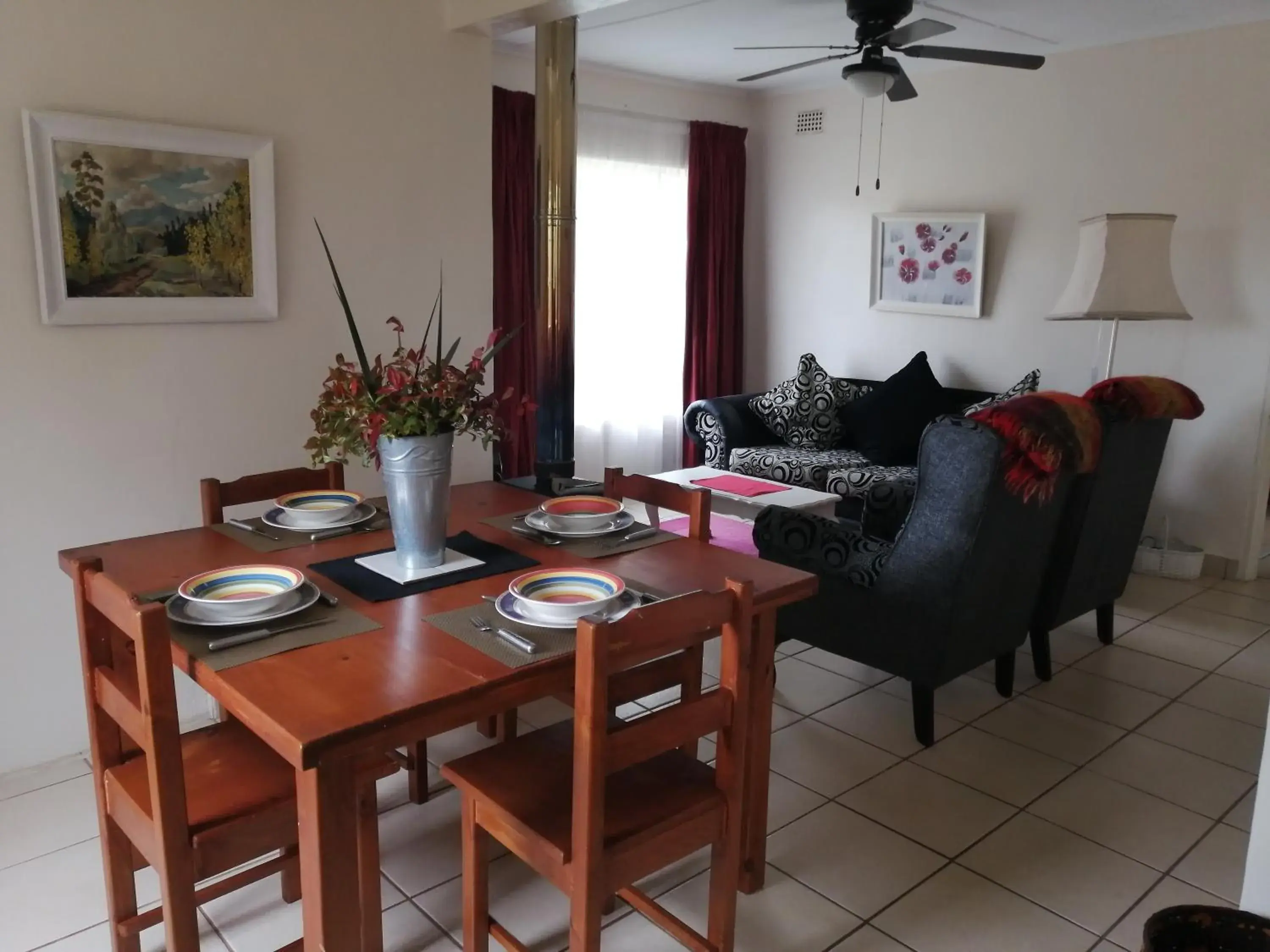 Seating area in Bell Park Self Catering Seating area in Bell Park Self Catering