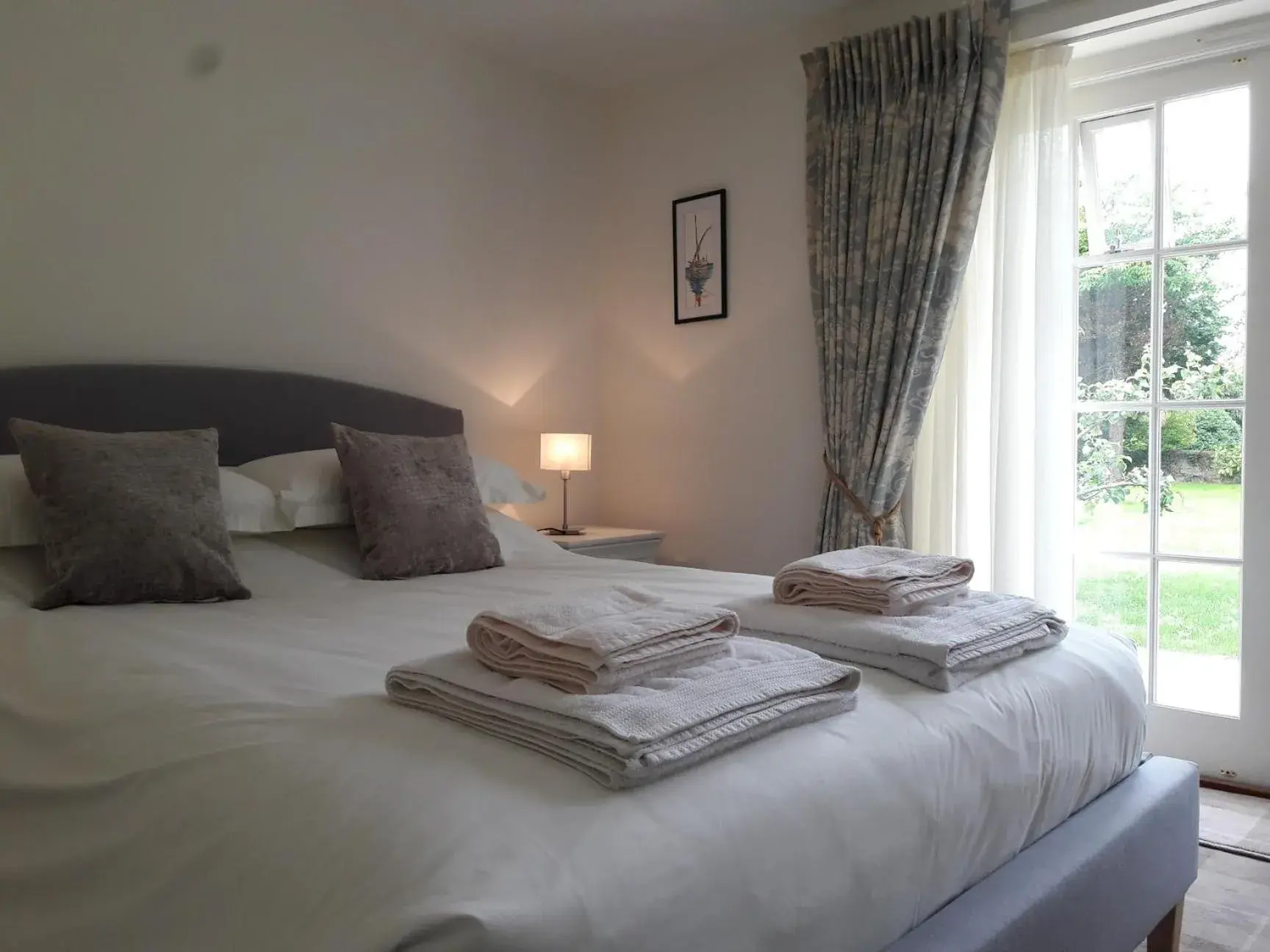 Deluxe Queen Room in Clock House B&B Deluxe Queen Room in Clock House B&B