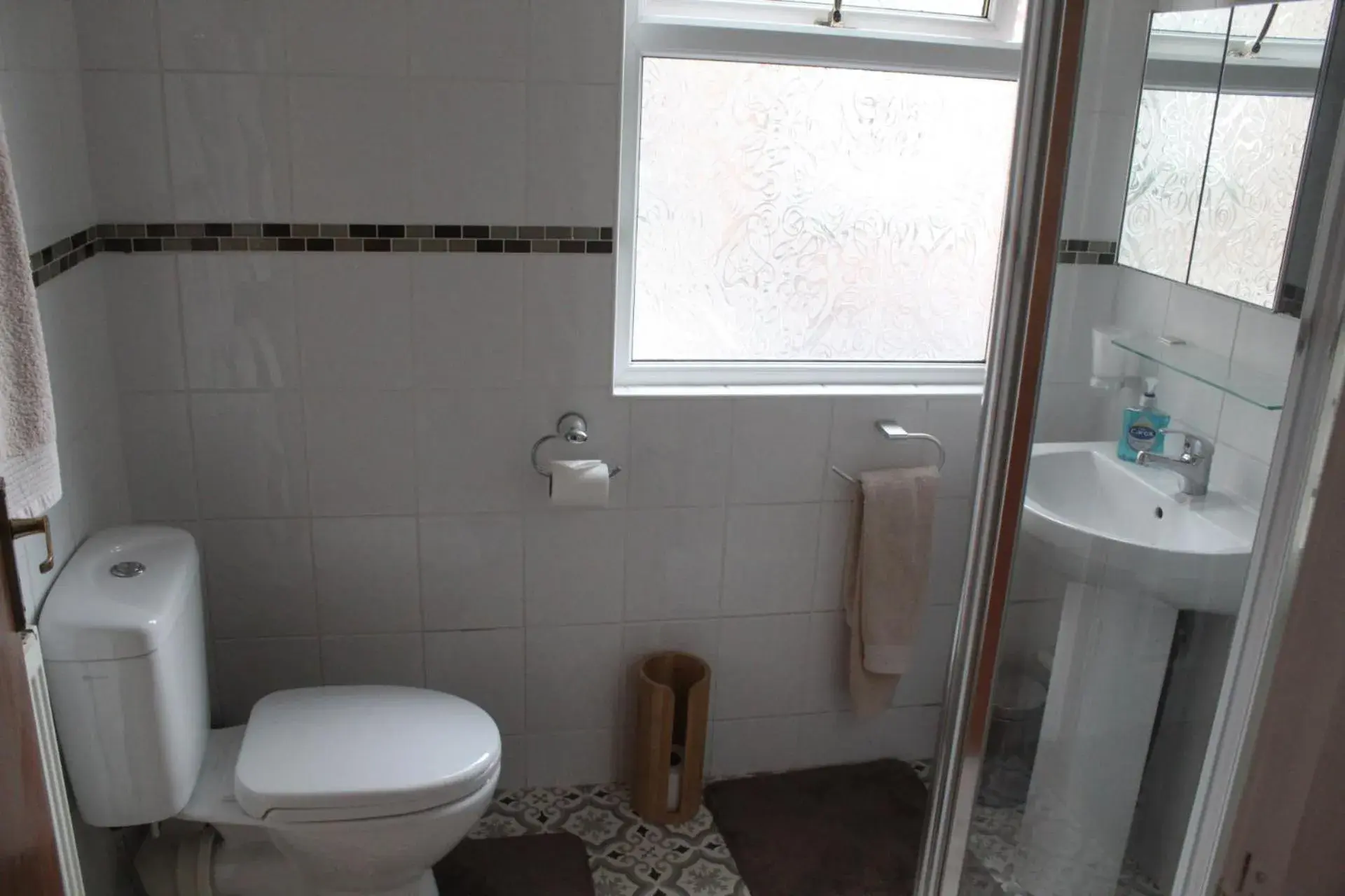 Twin Room with Private Bathroom - single occupancy in Oakwell Guest House Twin Room with Private Bathroom - single occupancy in Oakwell Guest House