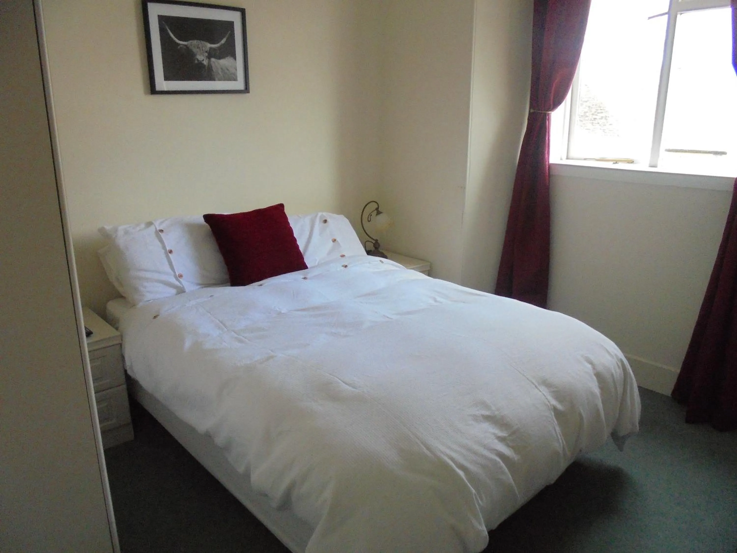 Bed in Avondale House