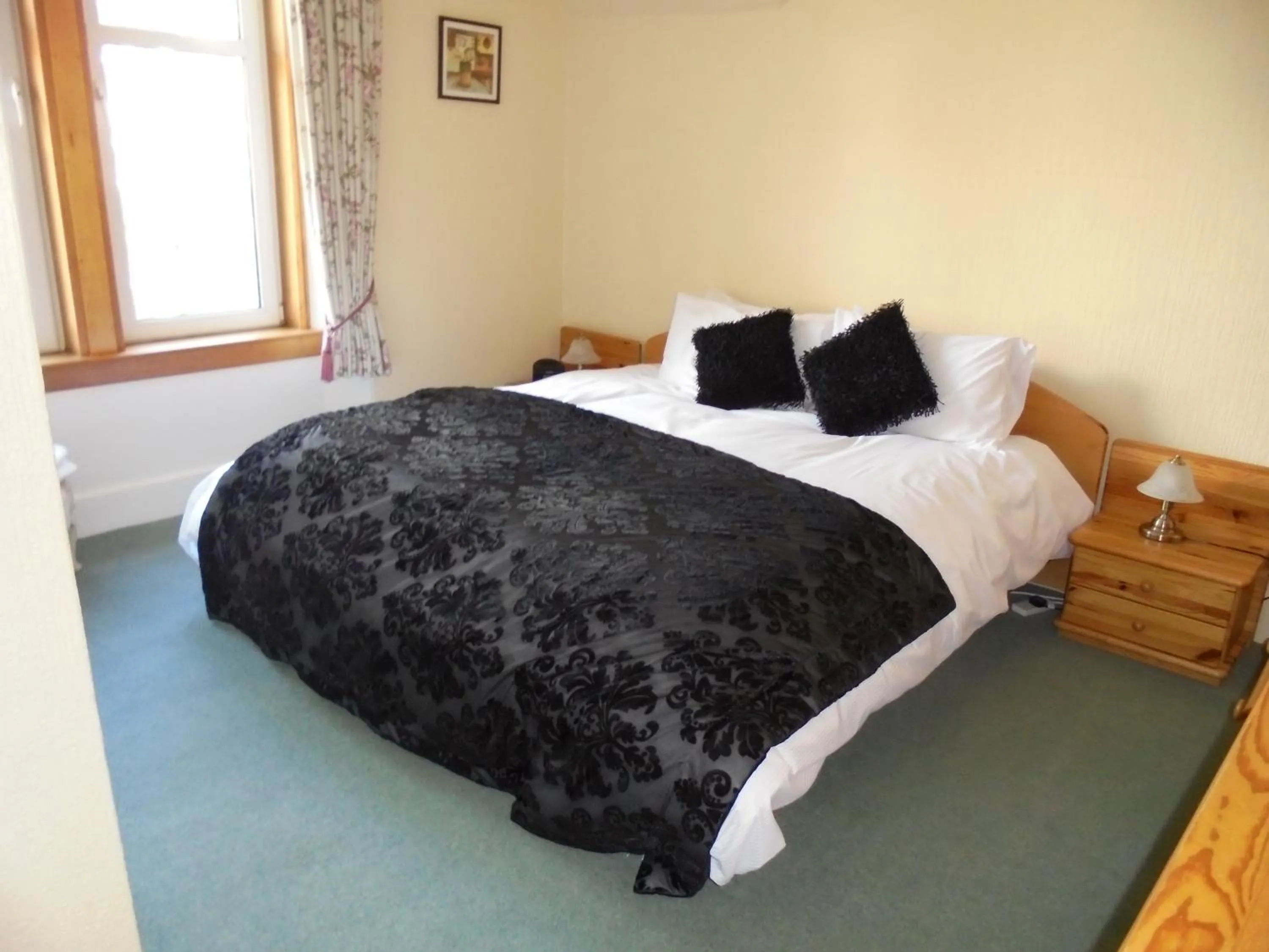 Bed in Avondale House