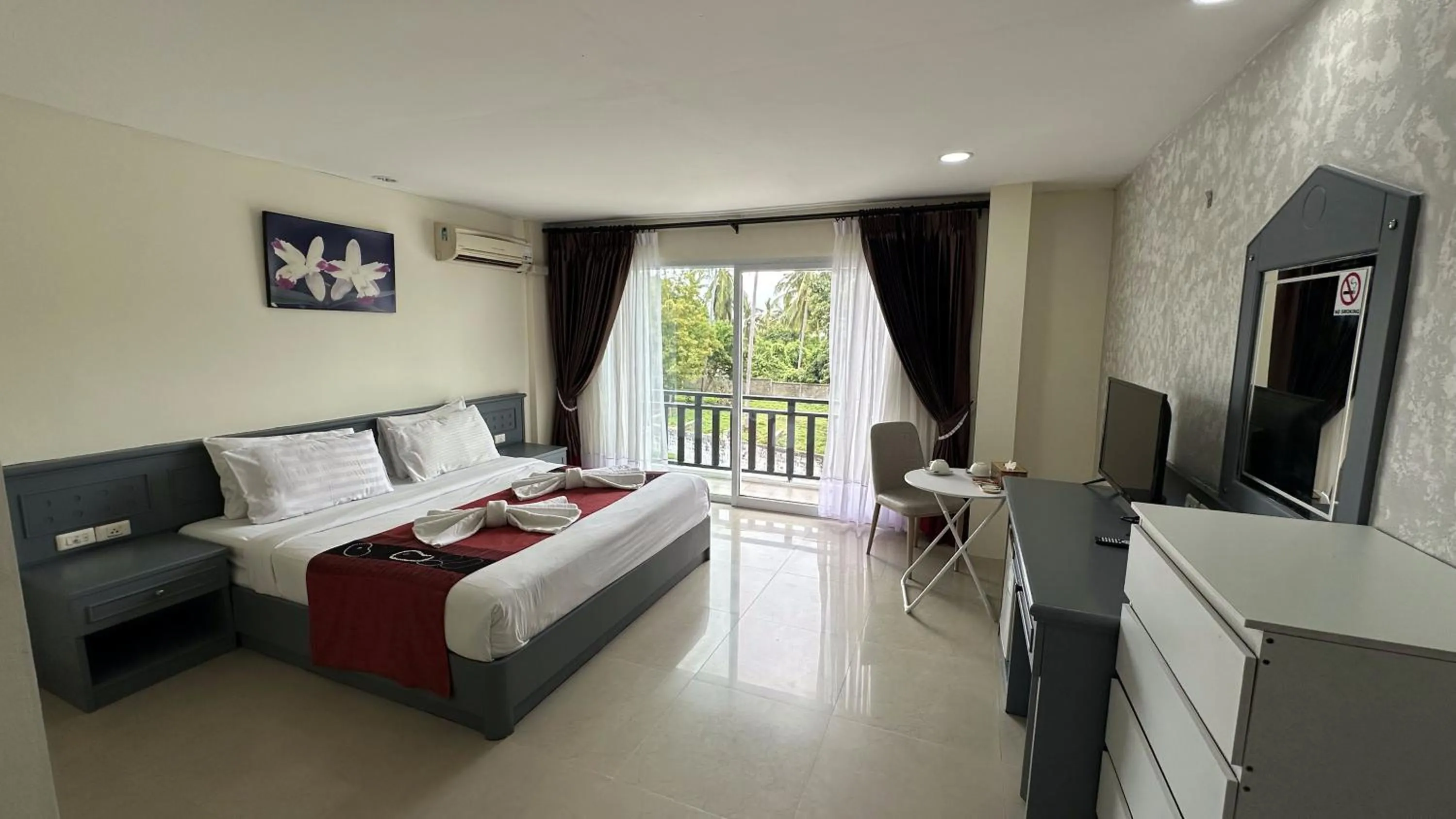 Bed in MM Hill Koh Samui Hotel - SHA Certified