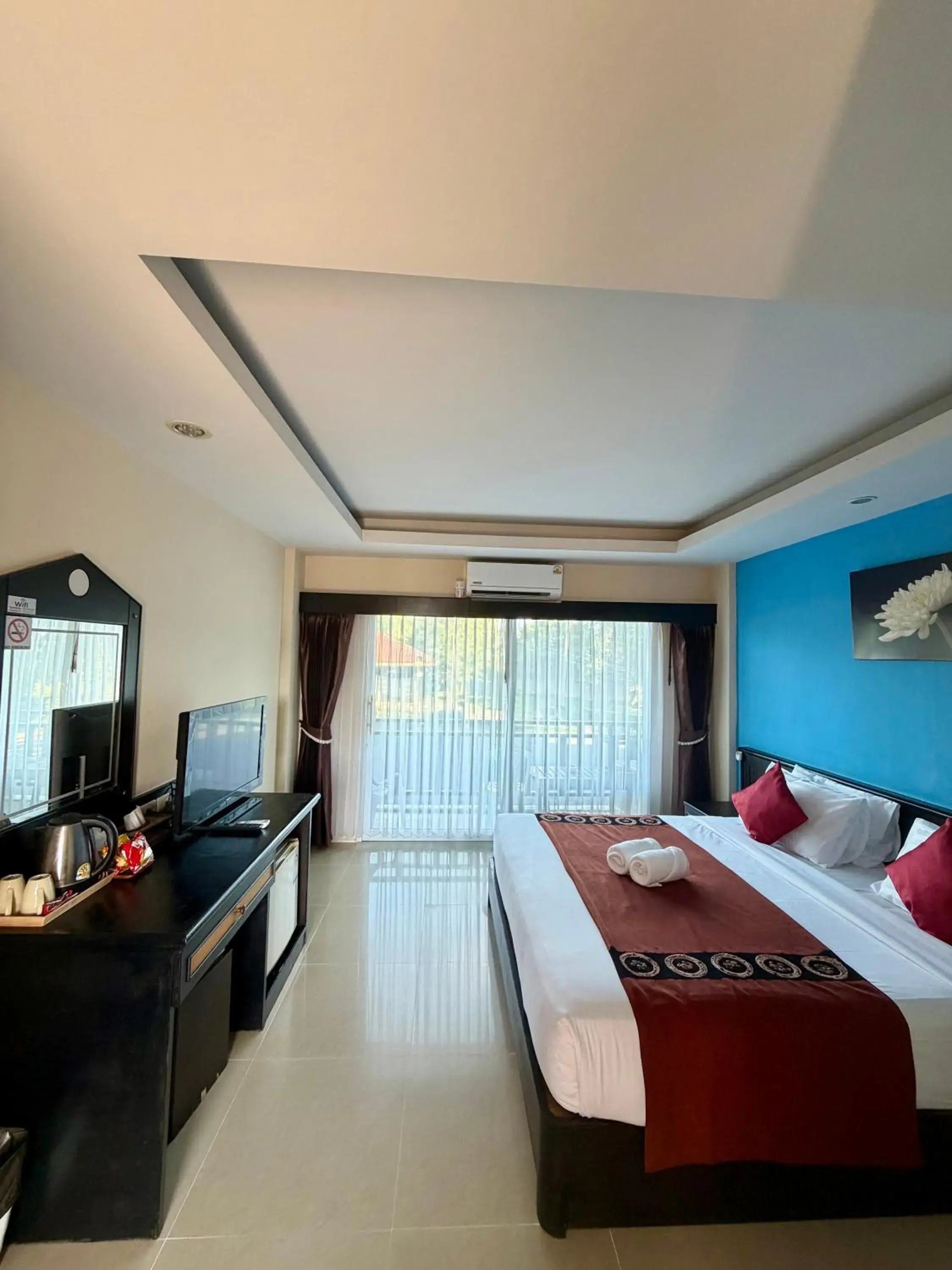 Bed in MM Hill Koh Samui Hotel - SHA Certified Bed in MM Hill Koh Samui Hotel - SHA Certified