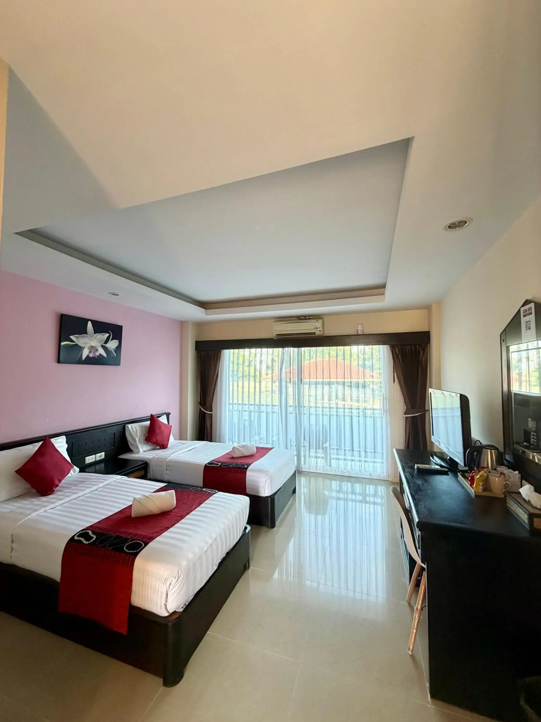 Bed in MM Hill Koh Samui Hotel - SHA Certified Bed in MM Hill Koh Samui Hotel - SHA Certified