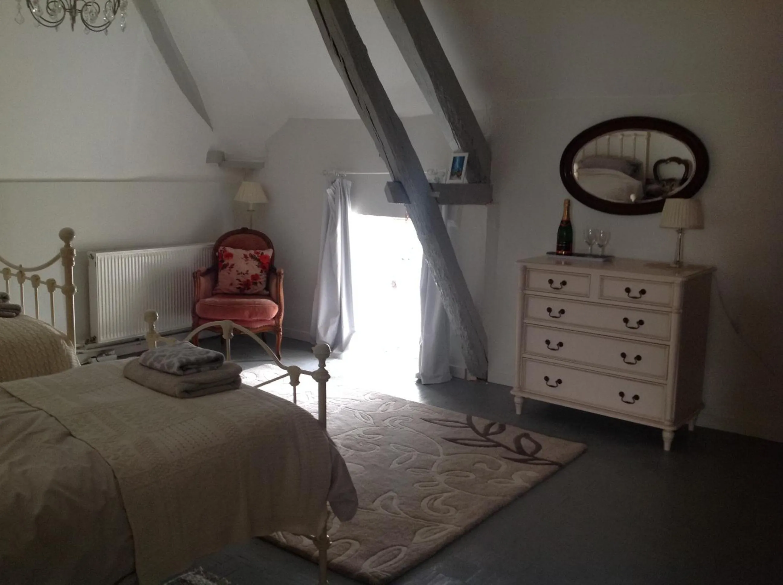 Photo of the whole room, Bed in Le Domaine
