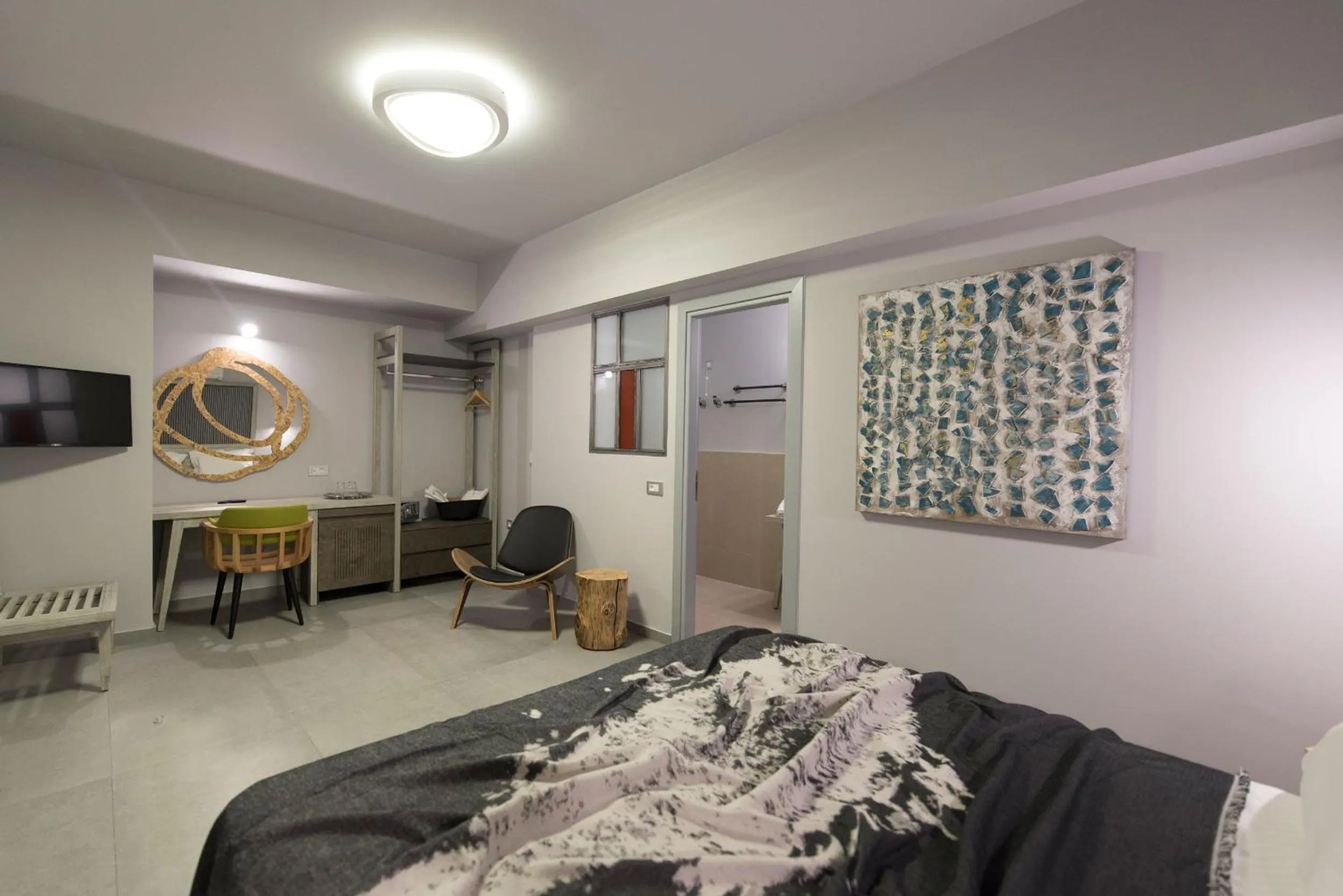 TV and multimedia in Kanathos Pigi