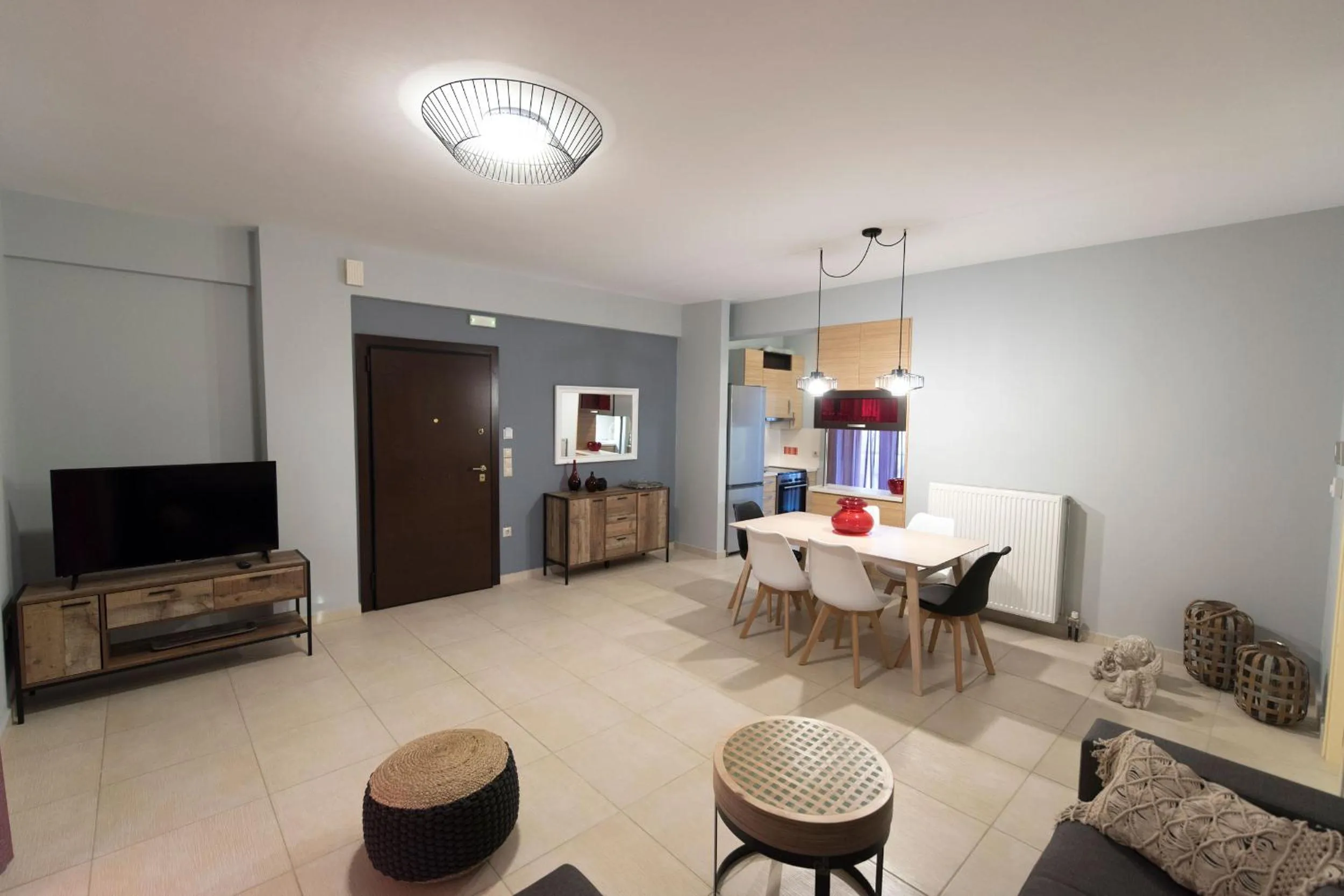 TV and multimedia in Kanathos Pigi