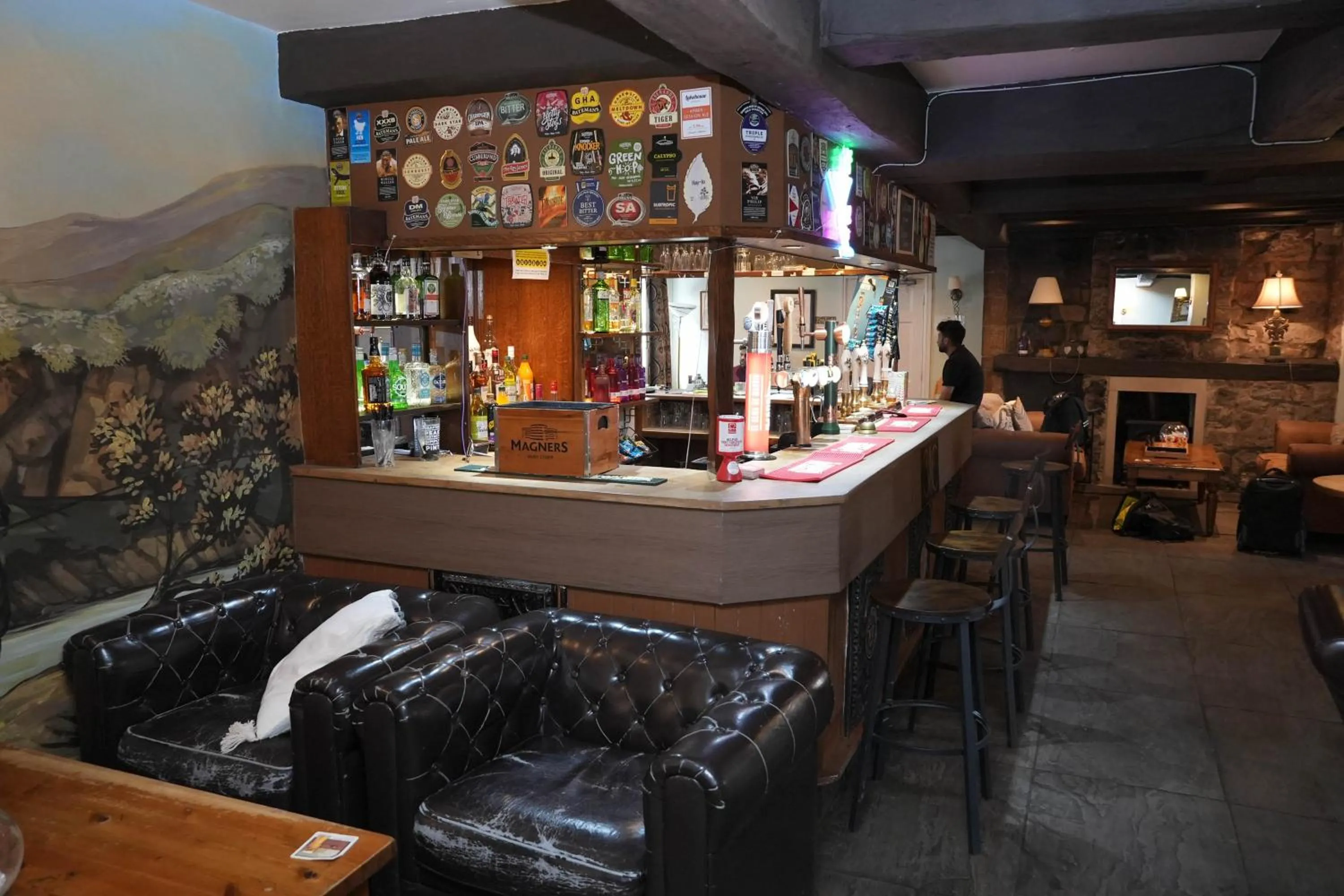 Restaurant/places to eat in Charles Cotton Hotel