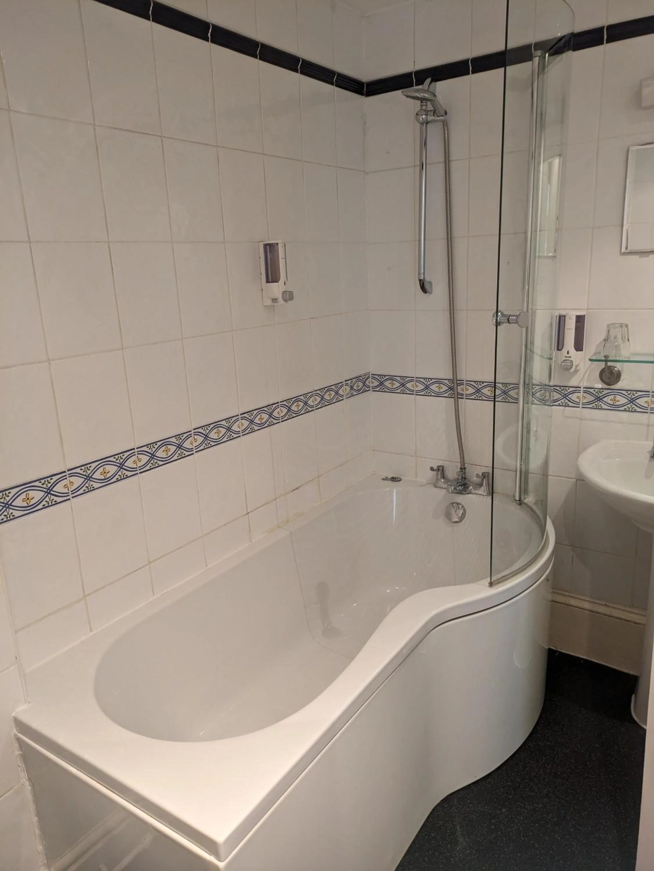 Shower in Charles Cotton Hotel