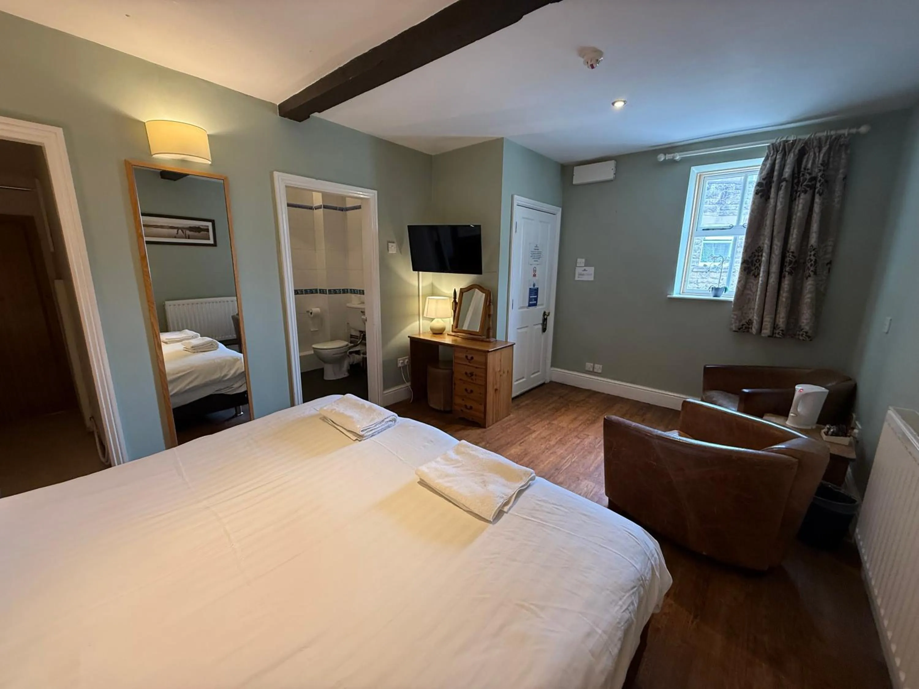 Bedroom, Bed in Charles Cotton Hotel