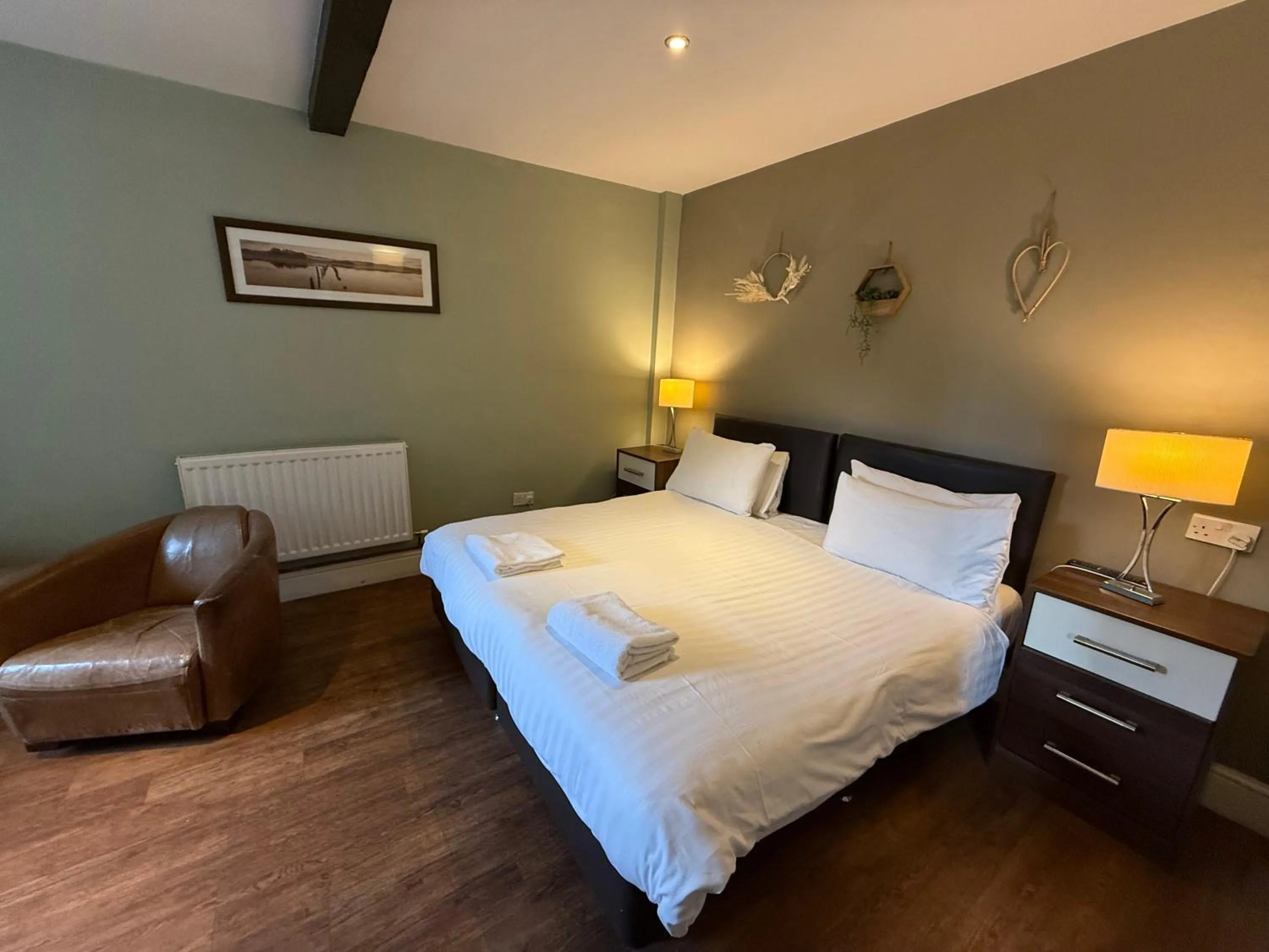 Bedroom, Bed in Charles Cotton Hotel