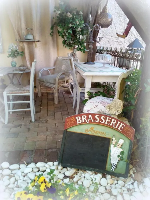 Garden in La Maison d'Hocquincourt