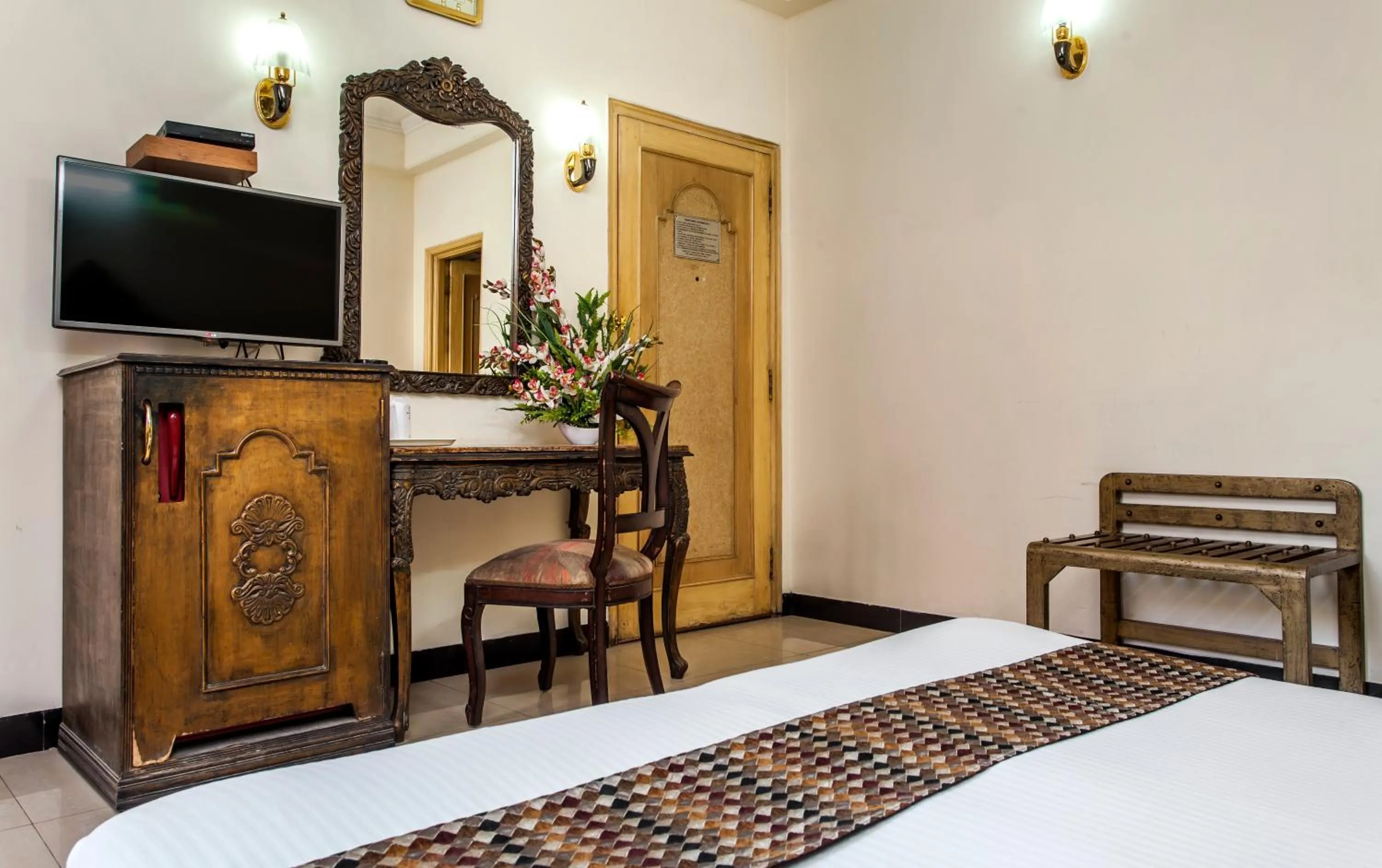 TV and multimedia, Bed in Hotel Sunstar Residency