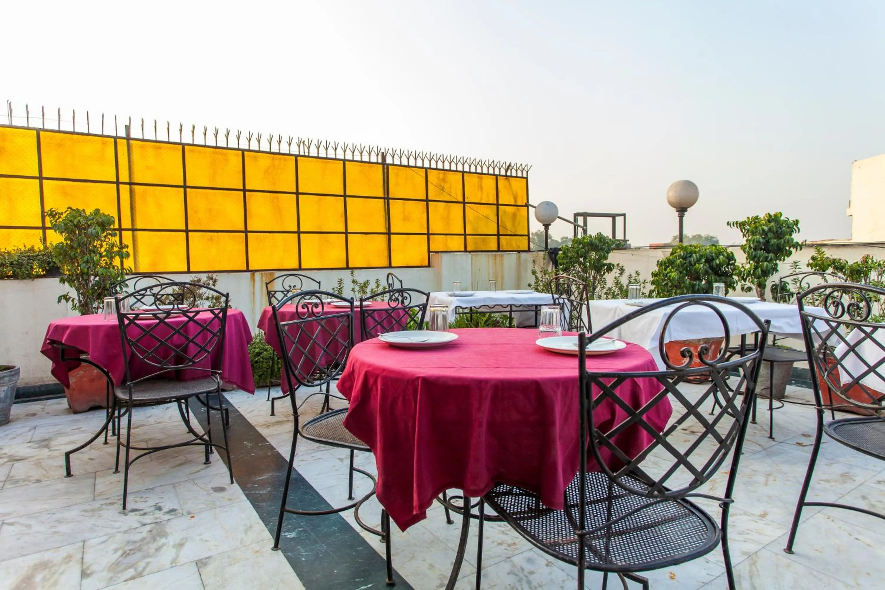 Restaurant/places to eat in Hotel Sunstar Residency