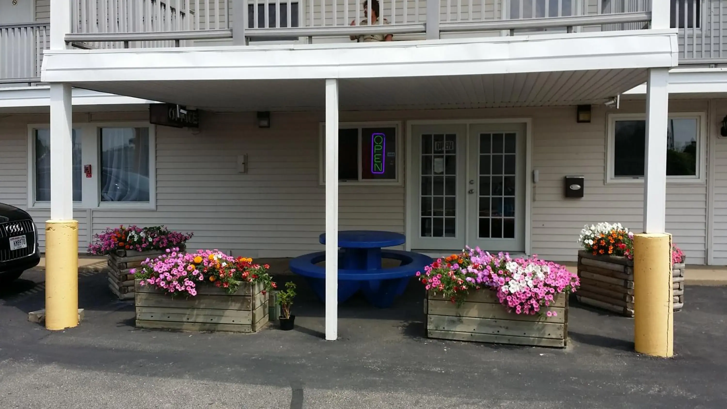 Patio in Rodeway Inn La Crosse Patio in Rodeway Inn La Crosse