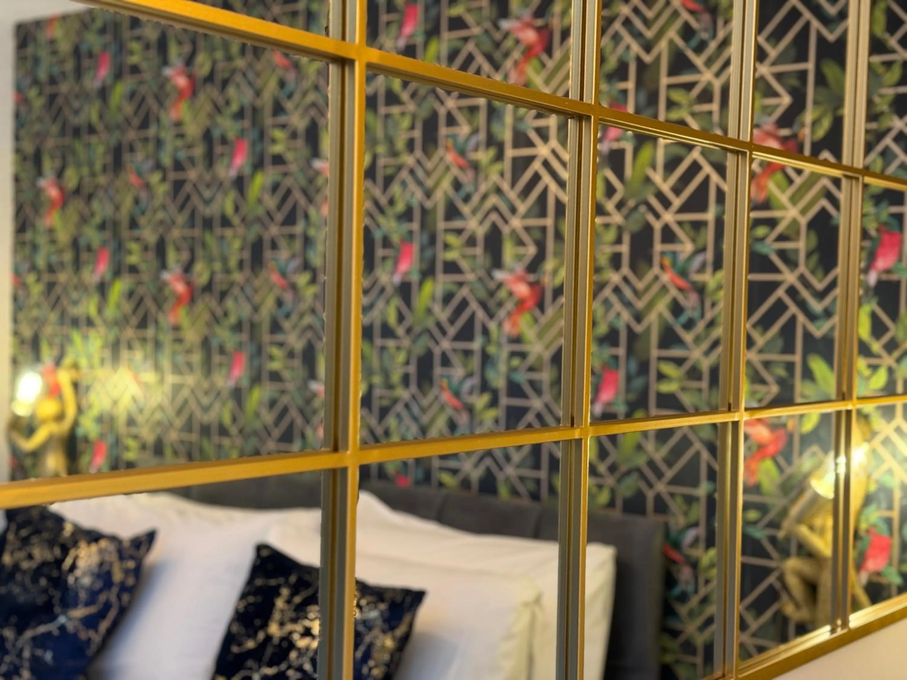 Bedroom in The Golden Fleece Inn