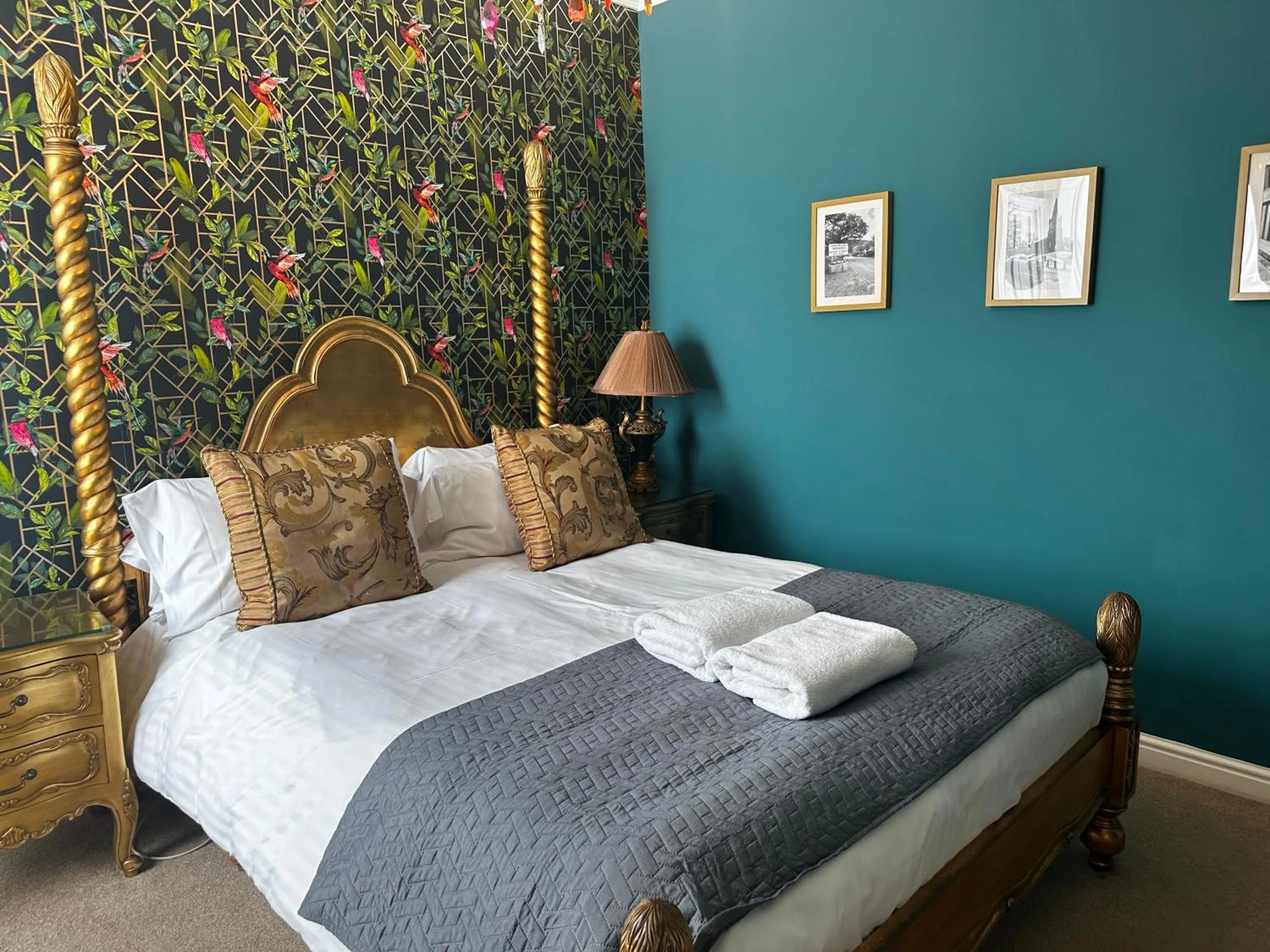 Bed in The Golden Fleece Inn