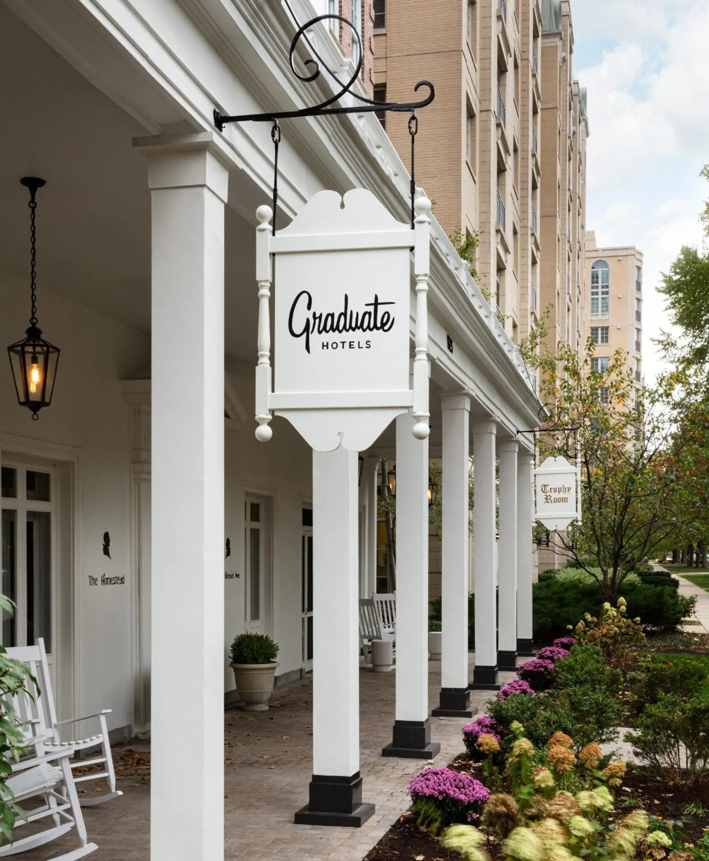 Facade/entrance in Graduate by Hilton Evanston Facade/entrance in Graduate by Hilton Evanston