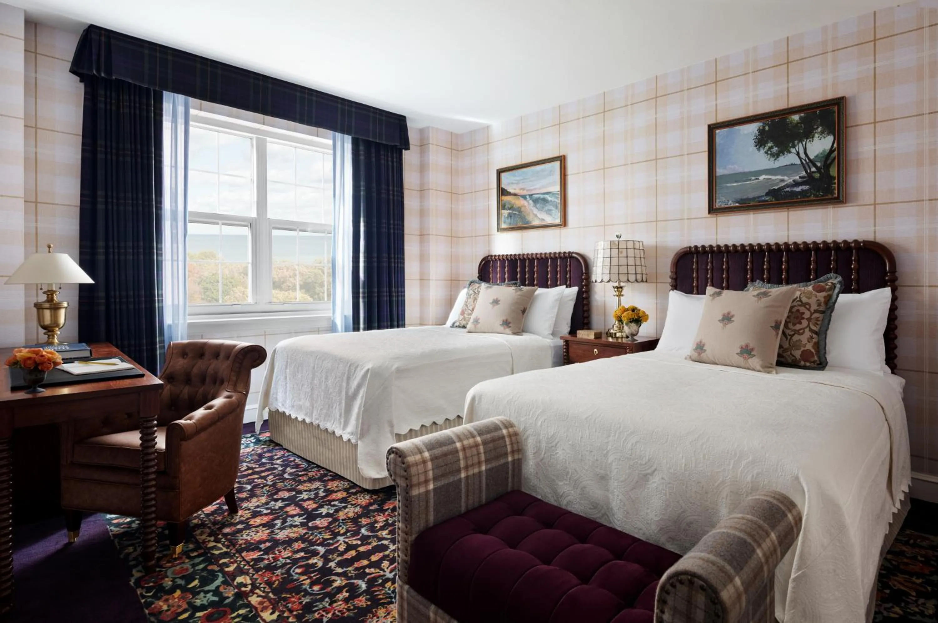 Bed in Graduate by Hilton Evanston