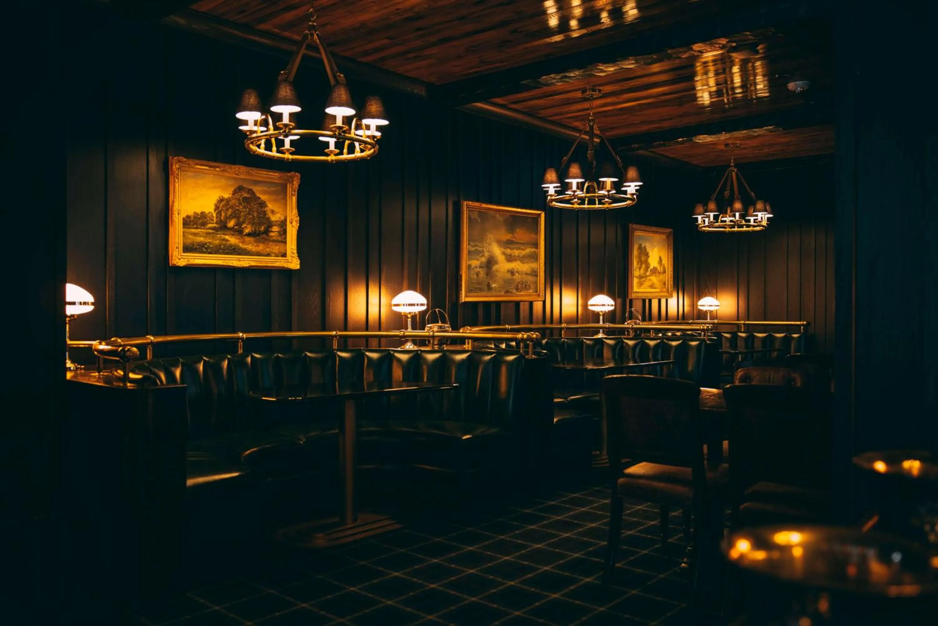 Dining area in Graduate by Hilton Evanston