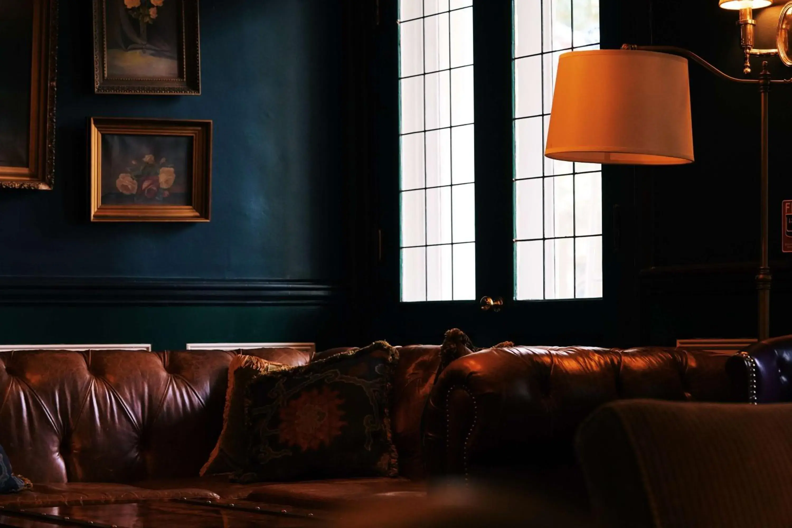 Lounge or bar in Graduate by Hilton Evanston Lounge or bar in Graduate by Hilton Evanston