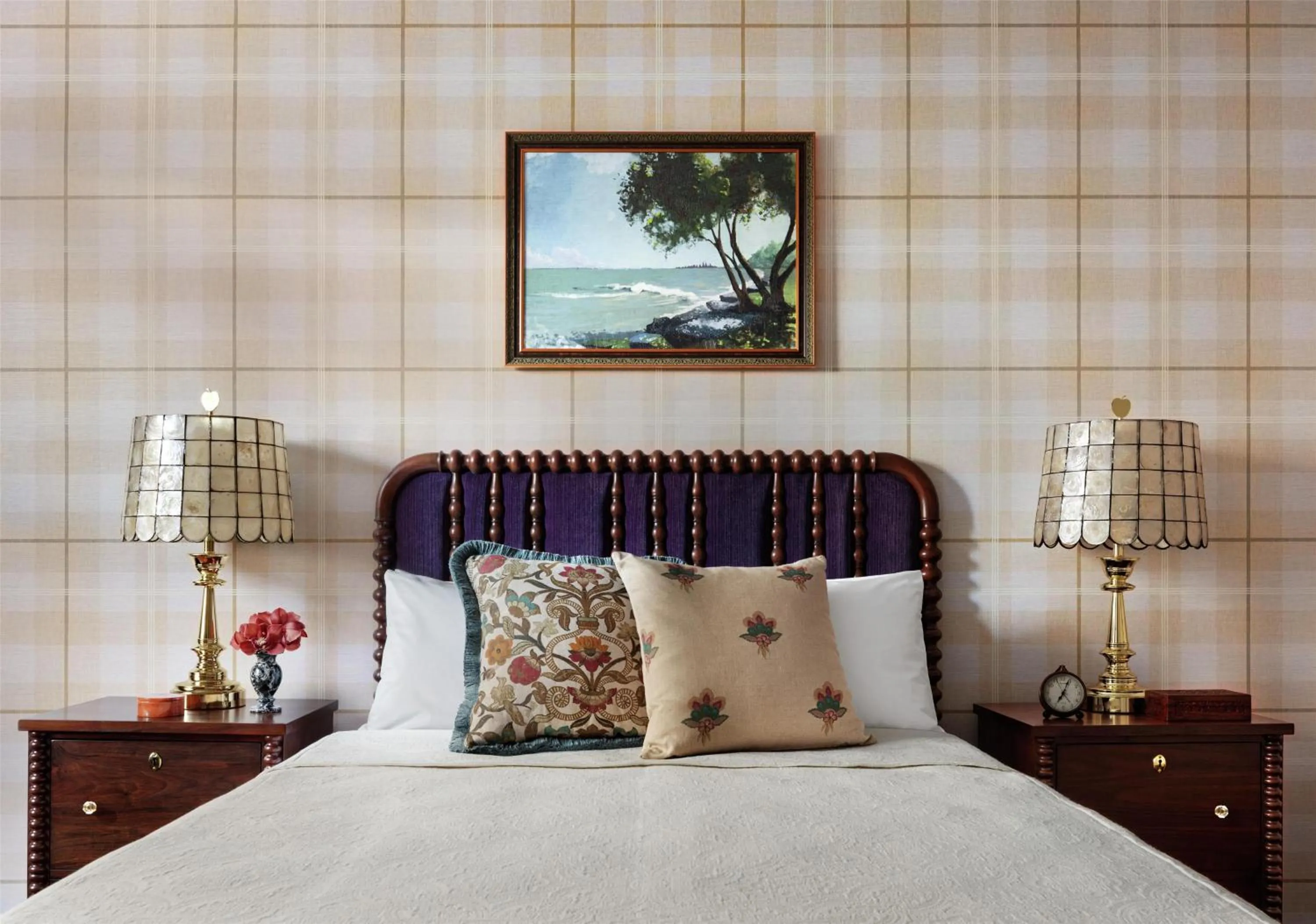 Bed in Graduate by Hilton Evanston