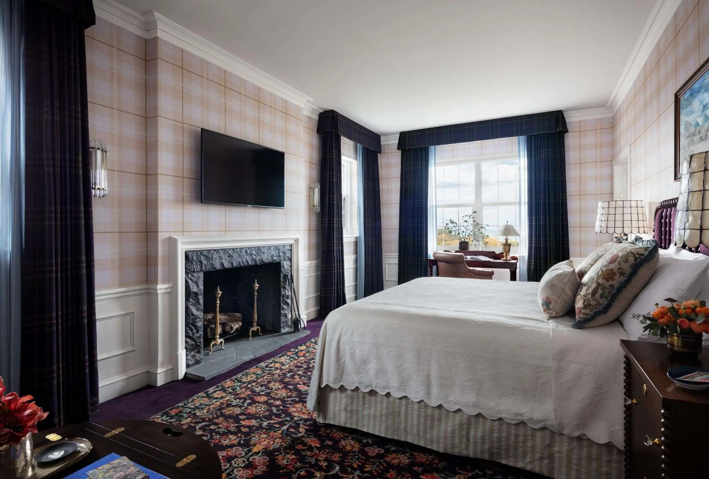 Bed in Graduate by Hilton Evanston