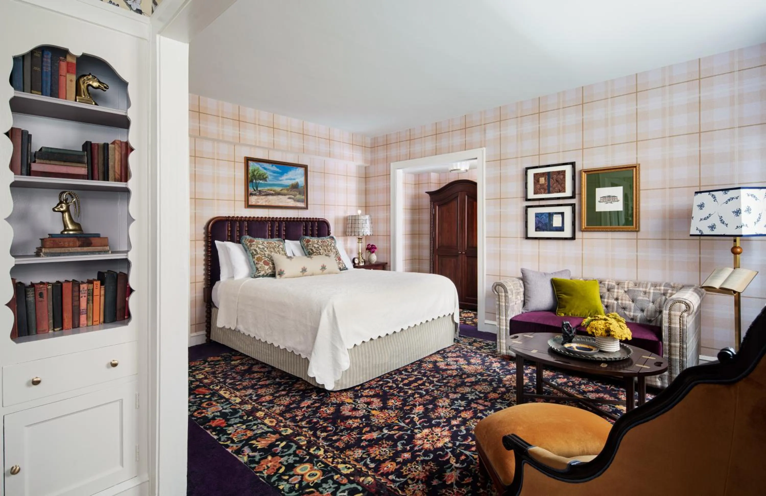 Photo of the whole room, Bed in Graduate by Hilton Evanston