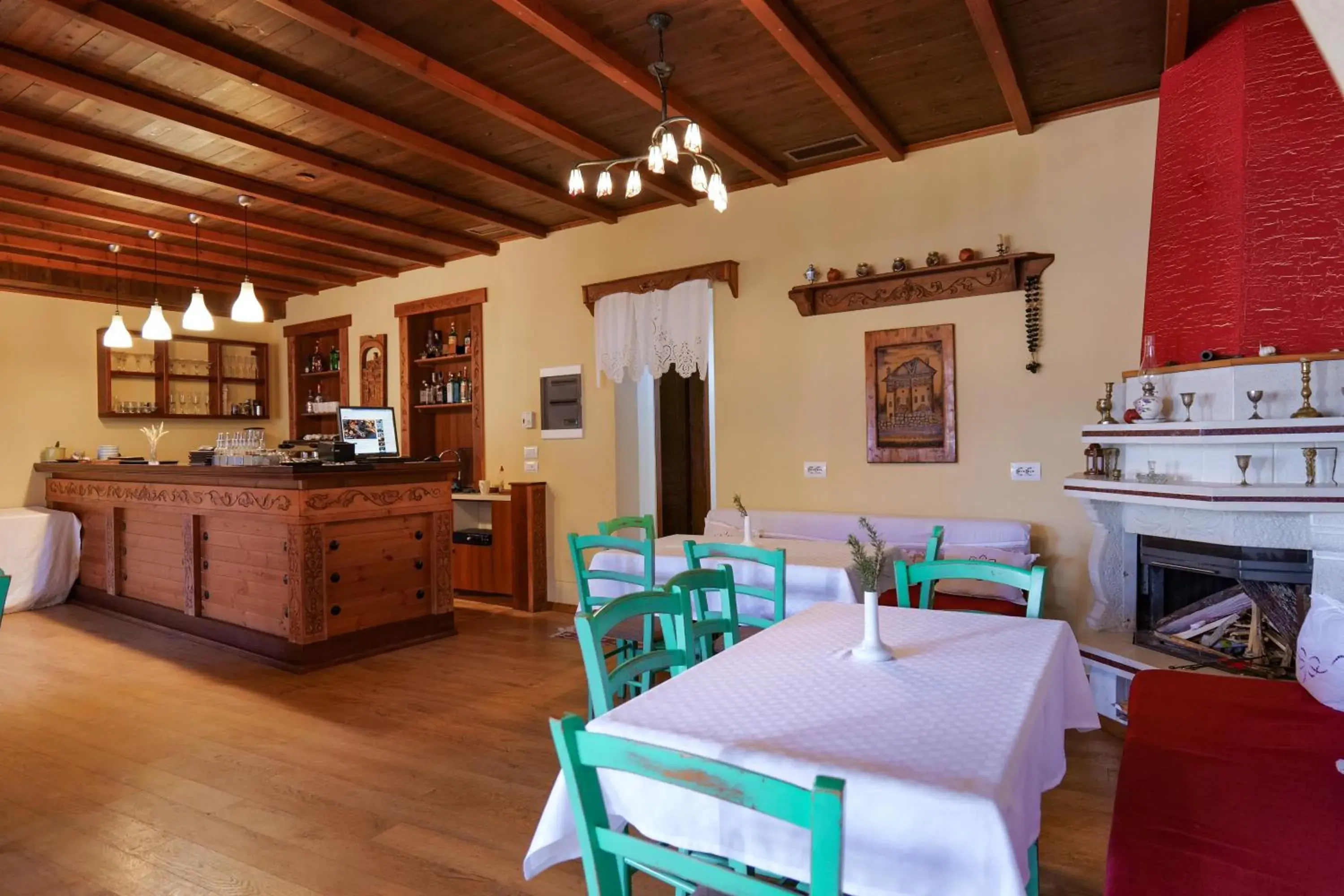 Restaurant/places to eat in Hotel Bineri Restaurant/places to eat in Hotel Bineri