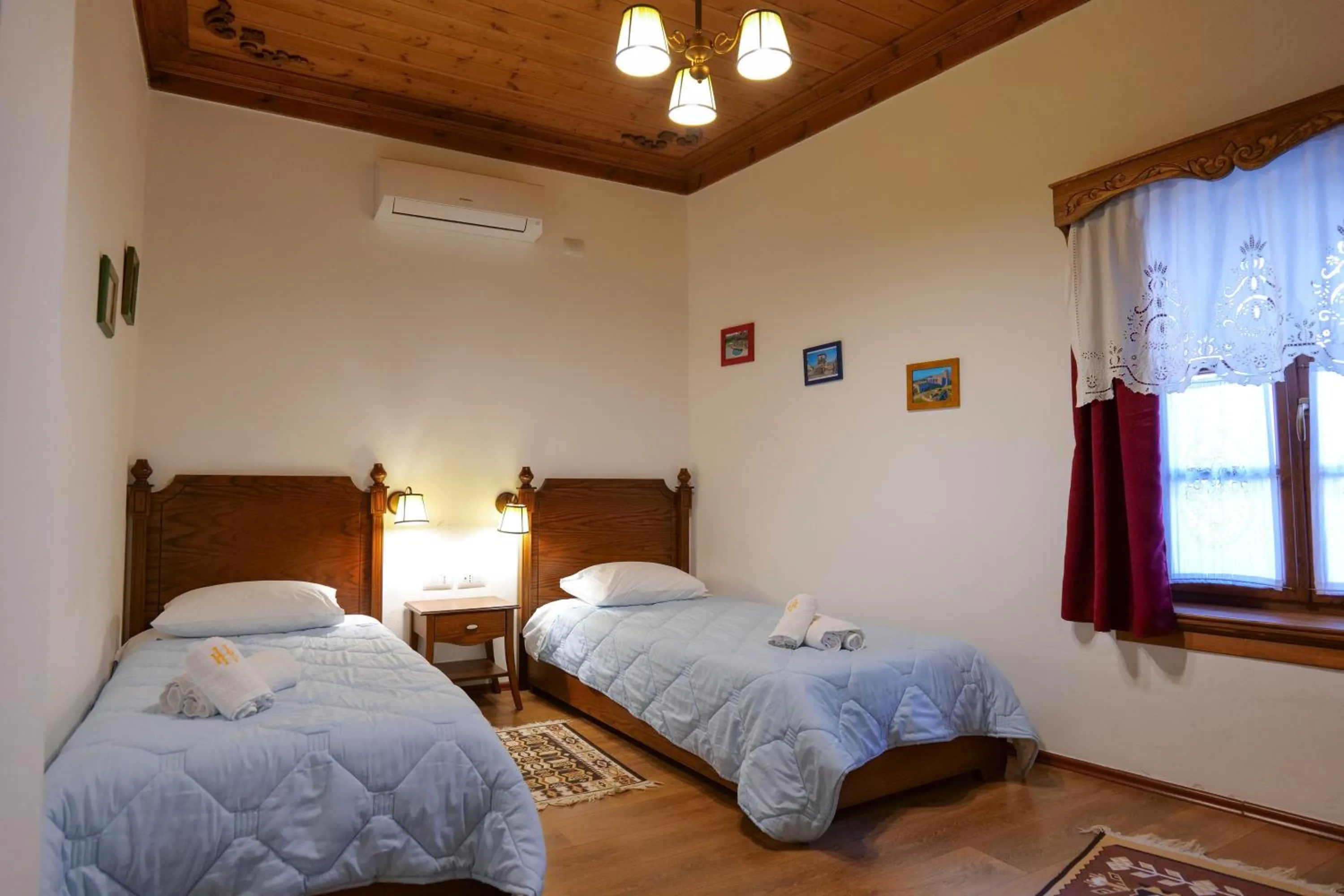 Photo of the whole room in Hotel Bineri