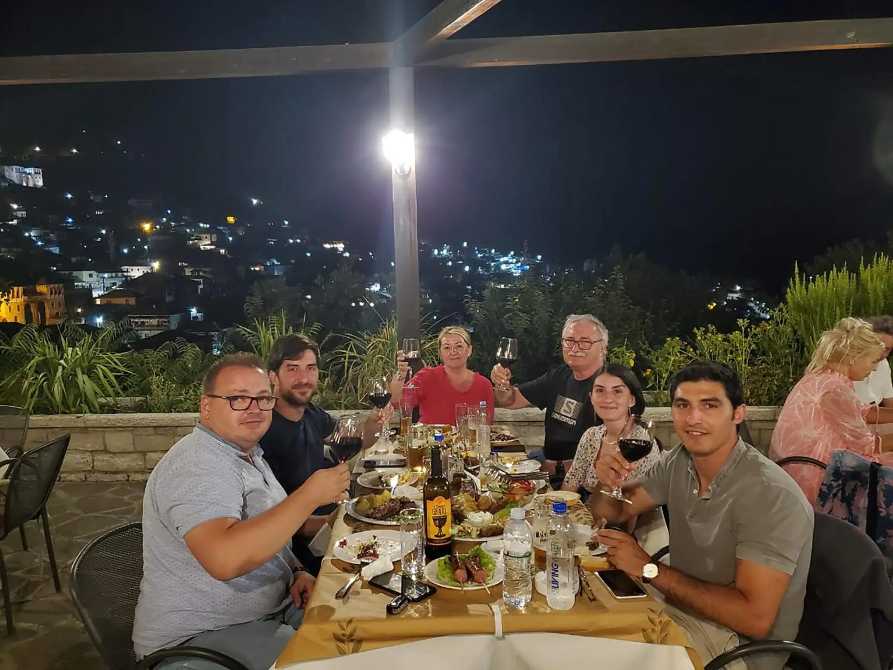 Restaurant/places to eat in Hotel Bineri Restaurant/places to eat in Hotel Bineri