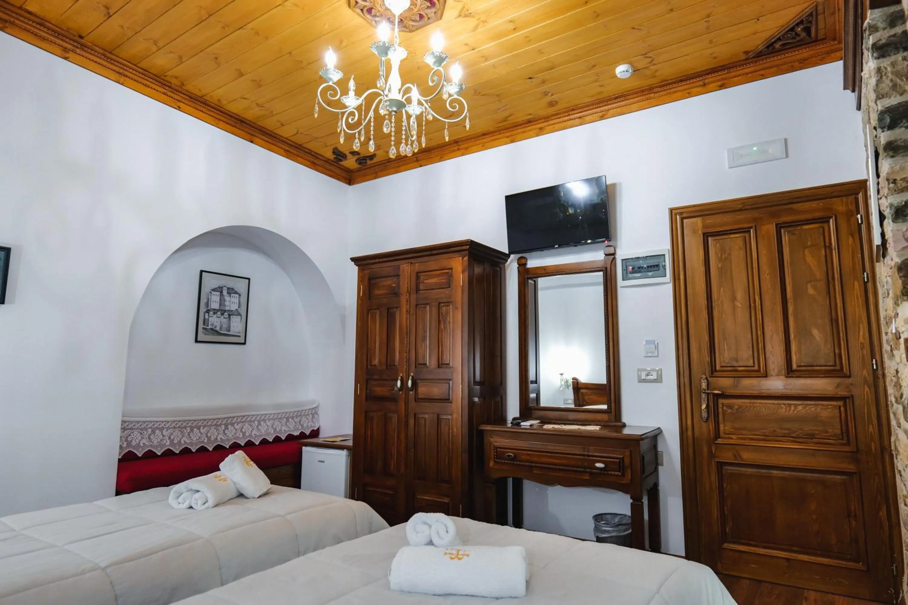 TV and multimedia in Hotel Bineri