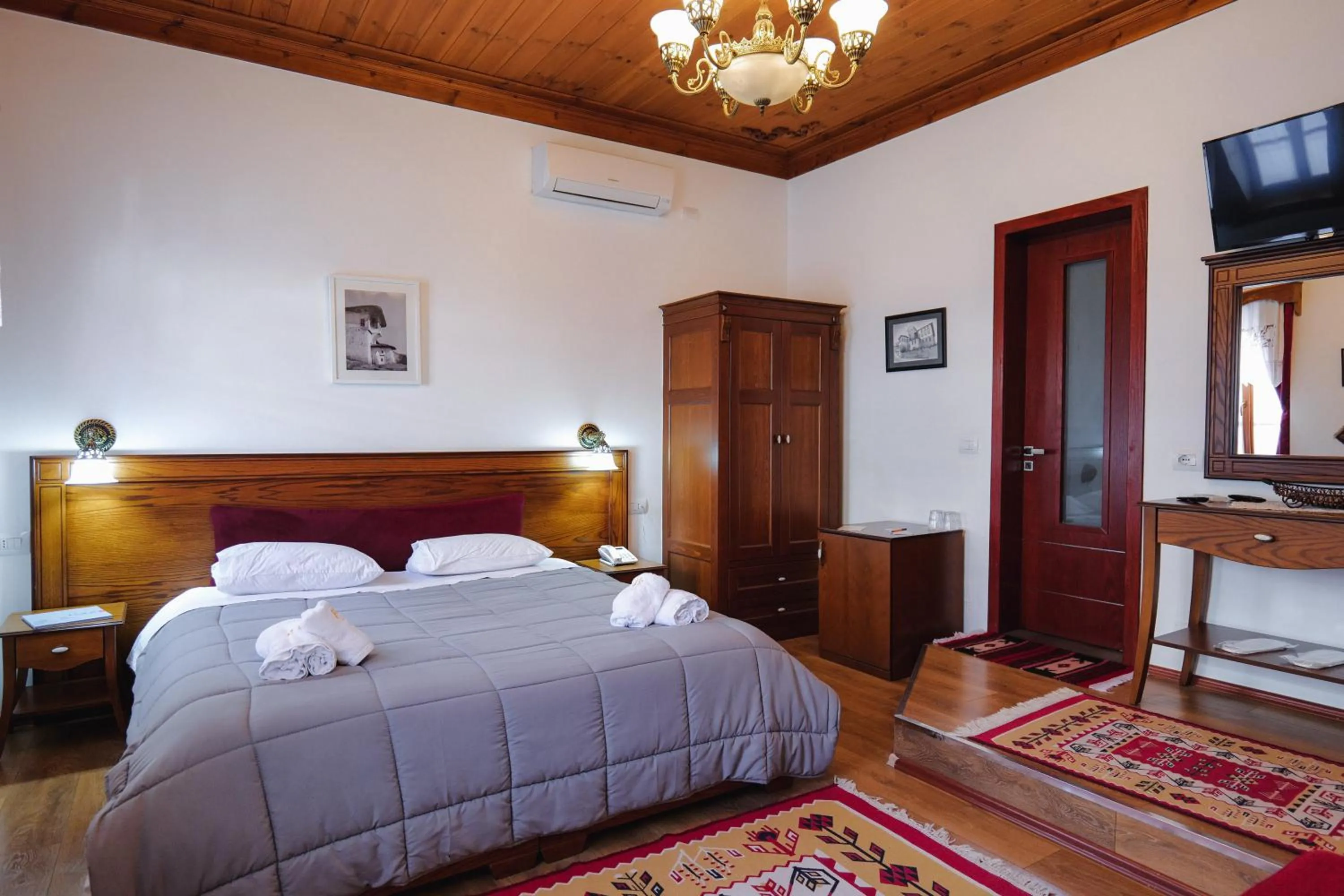 TV and multimedia in Hotel Bineri