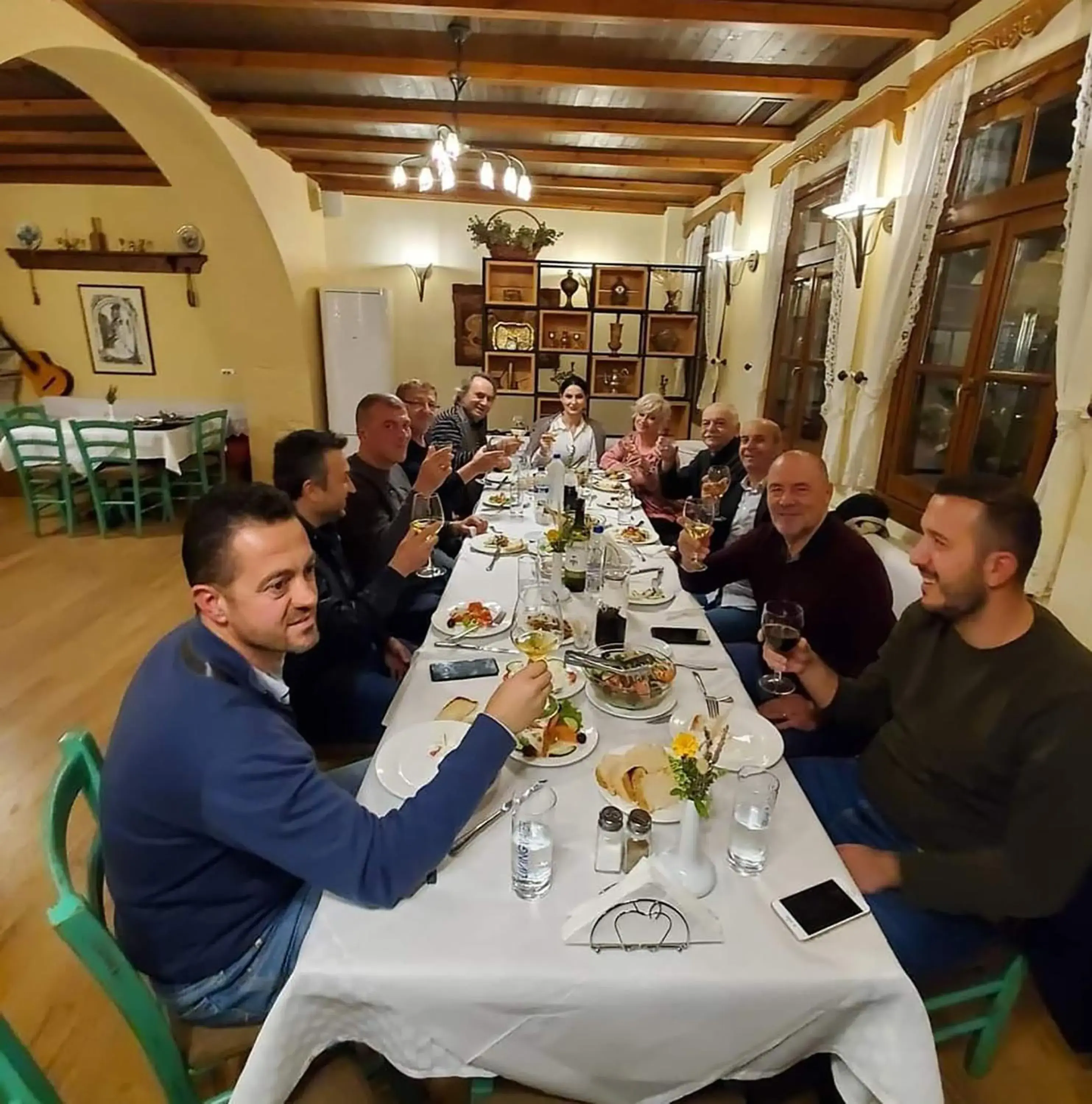 Restaurant/places to eat in Hotel Bineri Restaurant/places to eat in Hotel Bineri