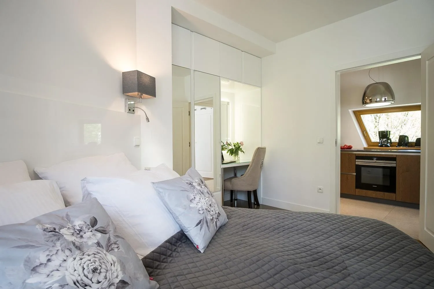 Photo of the whole room, Bed in Apart-Center Sienkiewicza