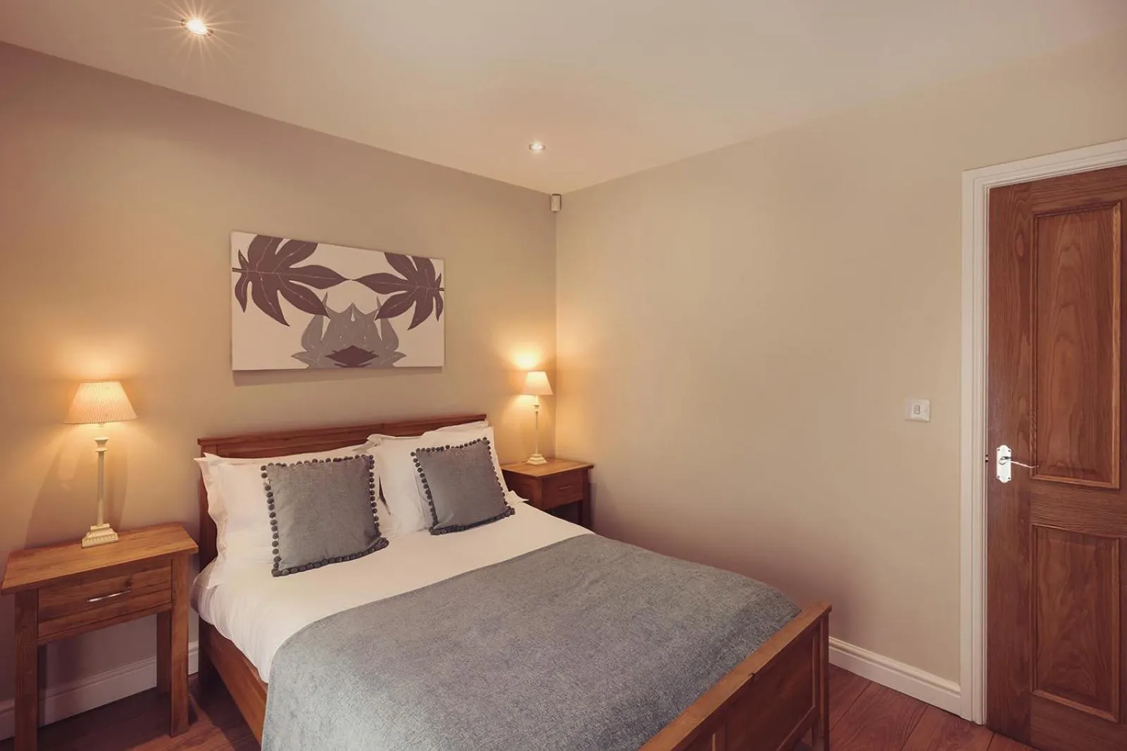 Bed in Longlands Inn & Cottages